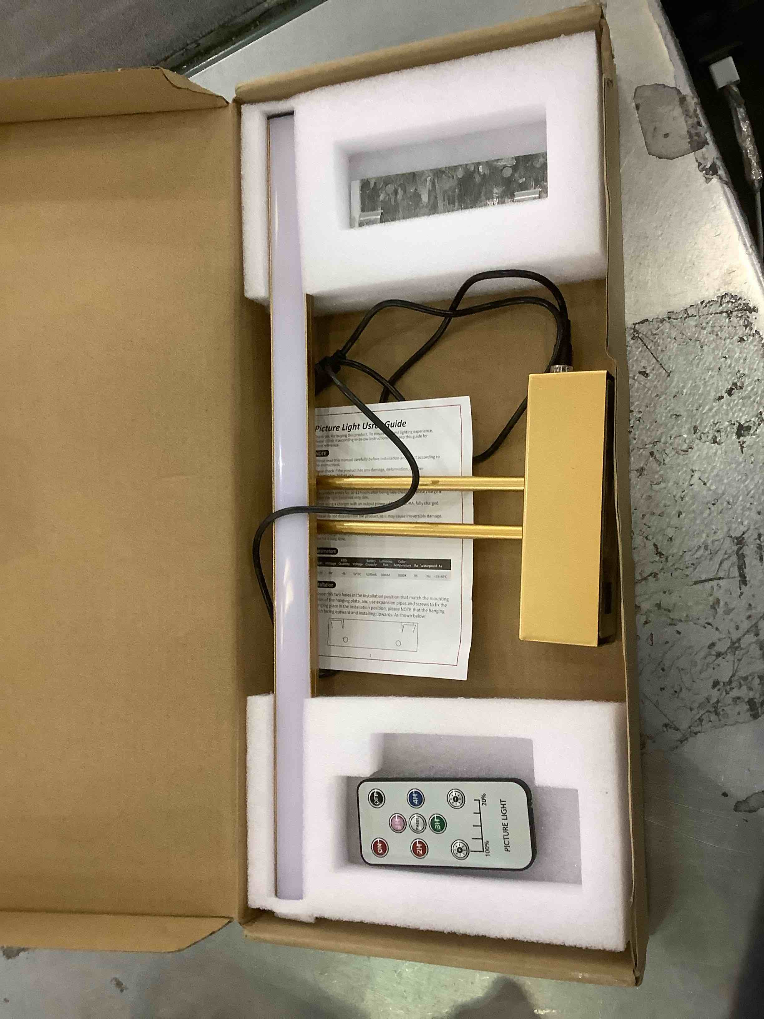 https://s3.amazonaws.com/lotting-images-prod/BargainHunt/EXS01283792_1712682511241.jpeg