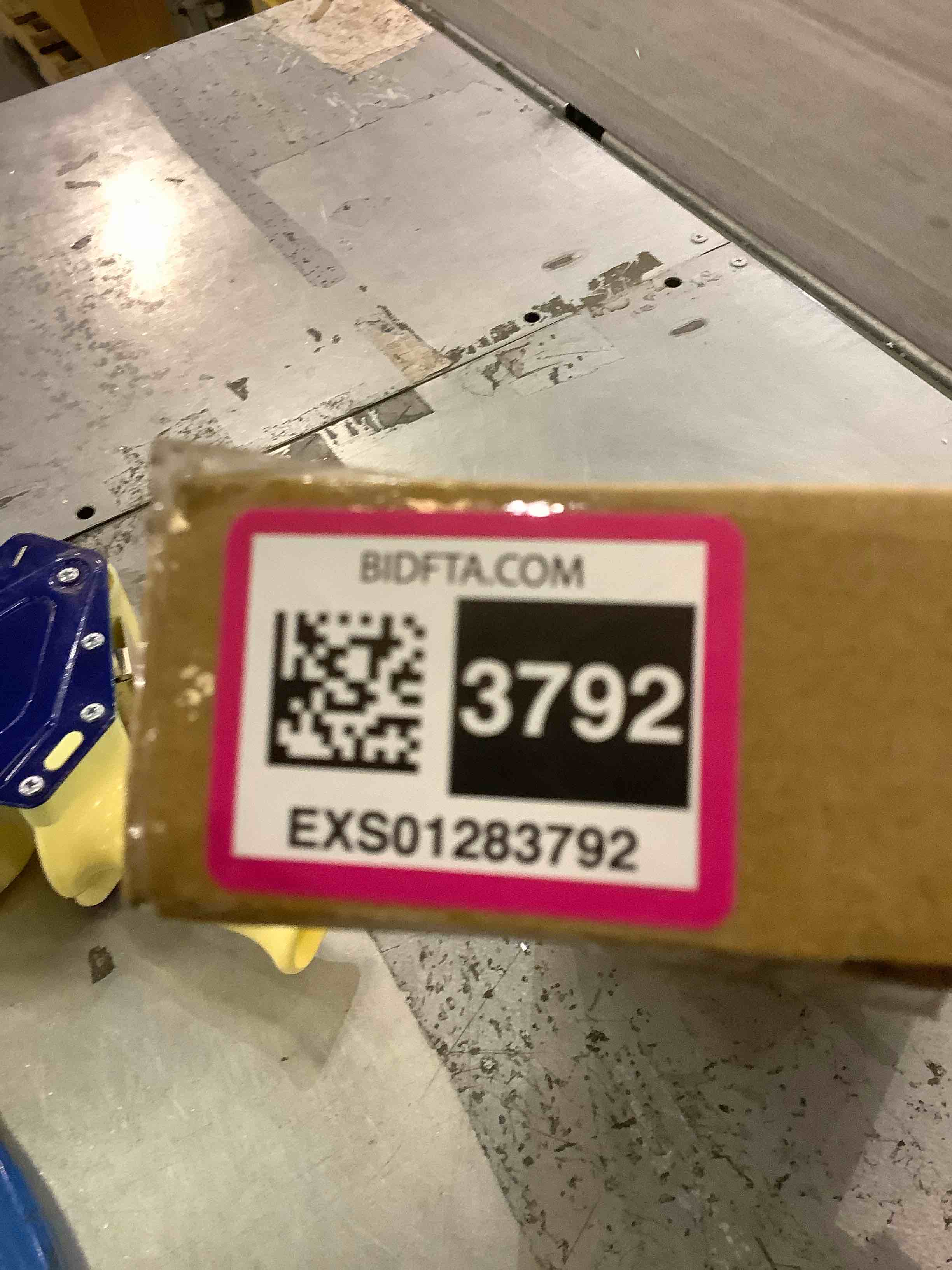 https://s3.amazonaws.com/lotting-images-prod/BargainHunt/EXS01283792_1712682529032.jpeg