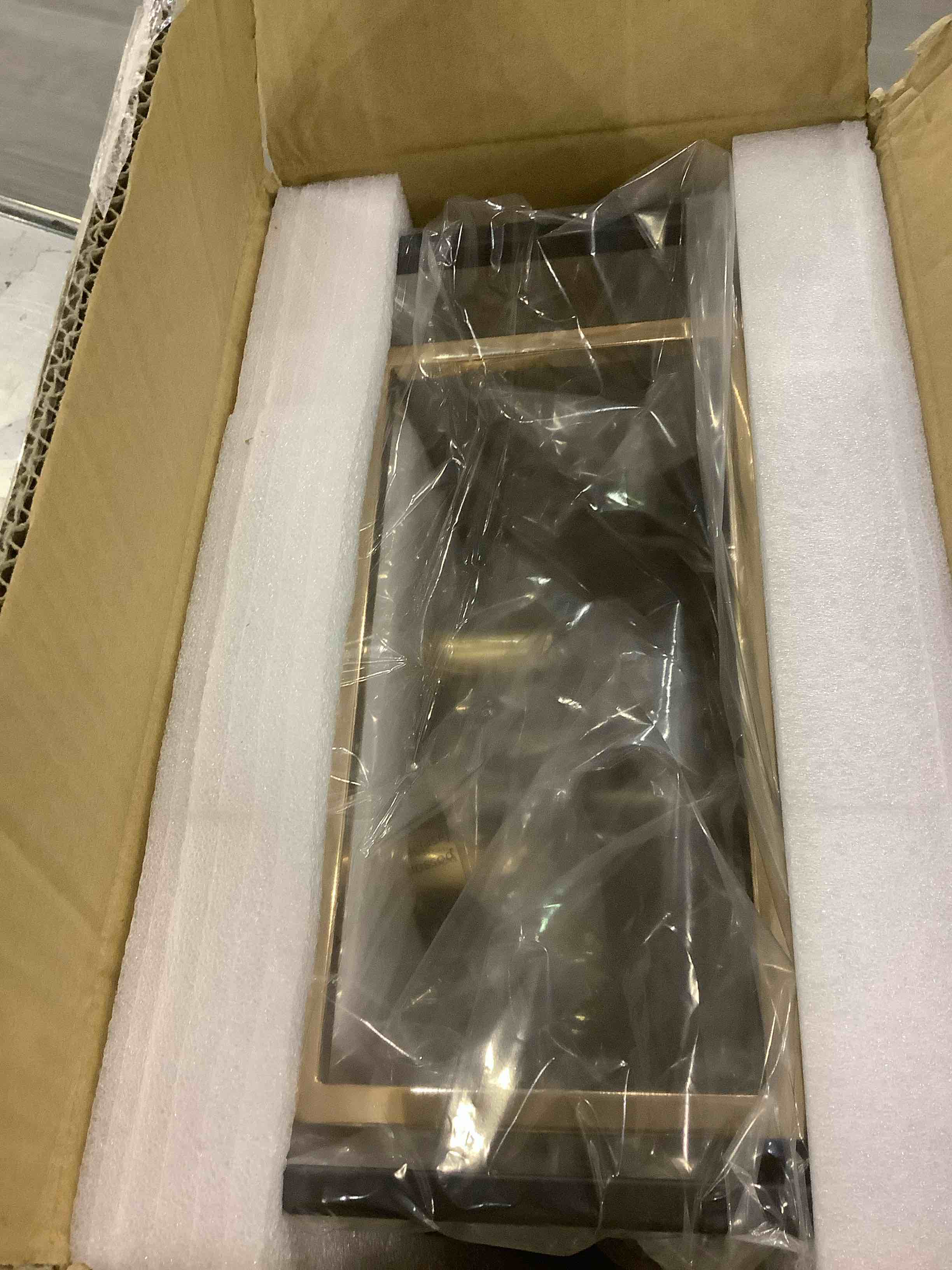 https://s3.amazonaws.com/lotting-images-prod/BargainHunt/EXS01283842_1712748292232.jpeg