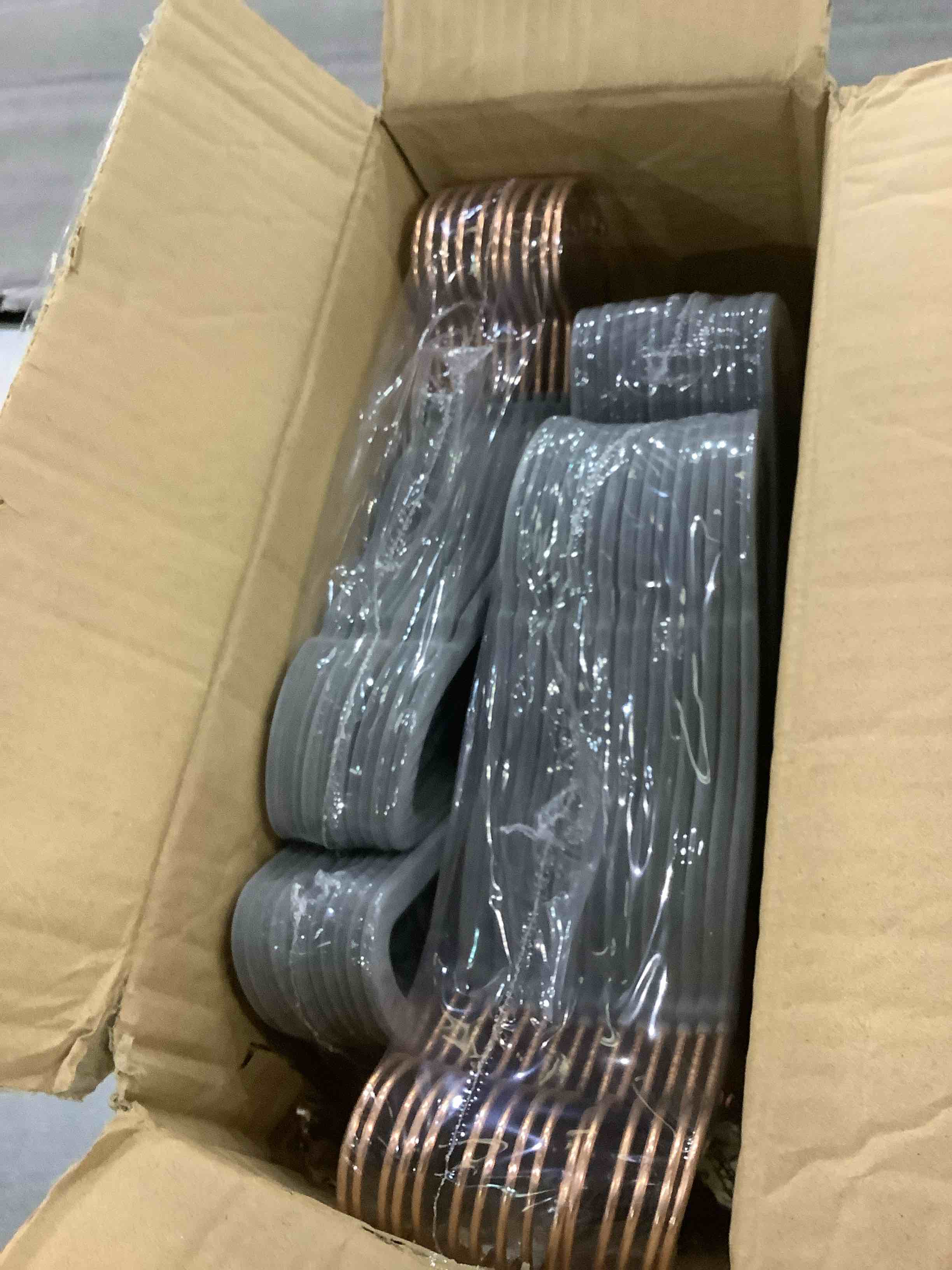 https://s3.amazonaws.com/lotting-images-prod/BargainHunt/EXS01283870_1712752715951.jpeg