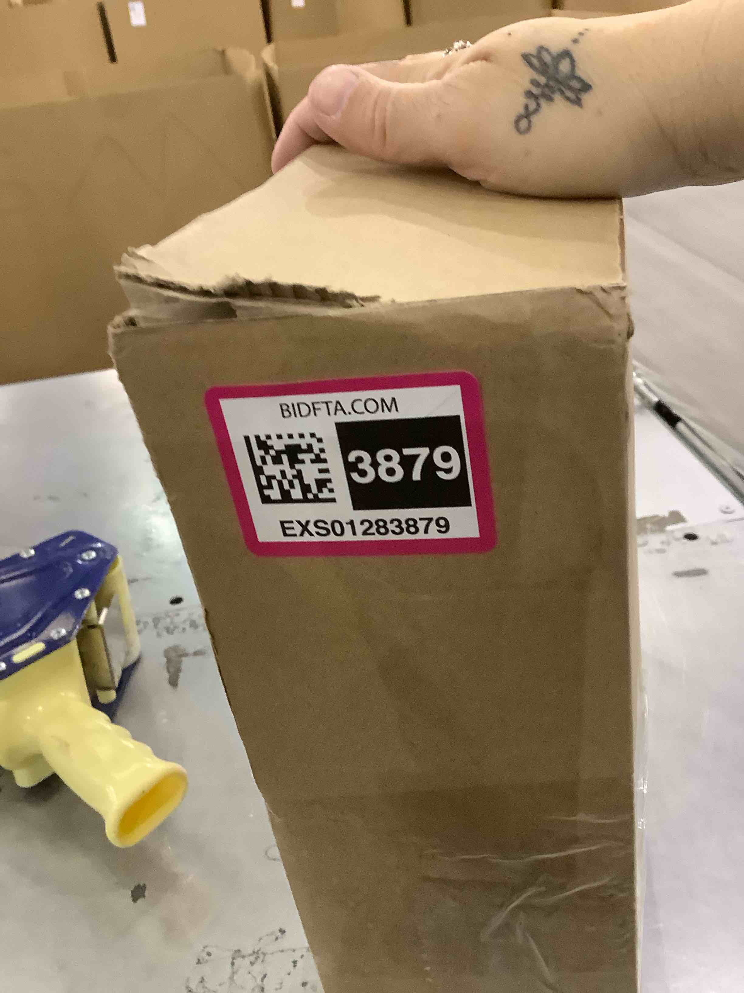 https://s3.amazonaws.com/lotting-images-prod/BargainHunt/EXS01283879_1712755738030.jpeg