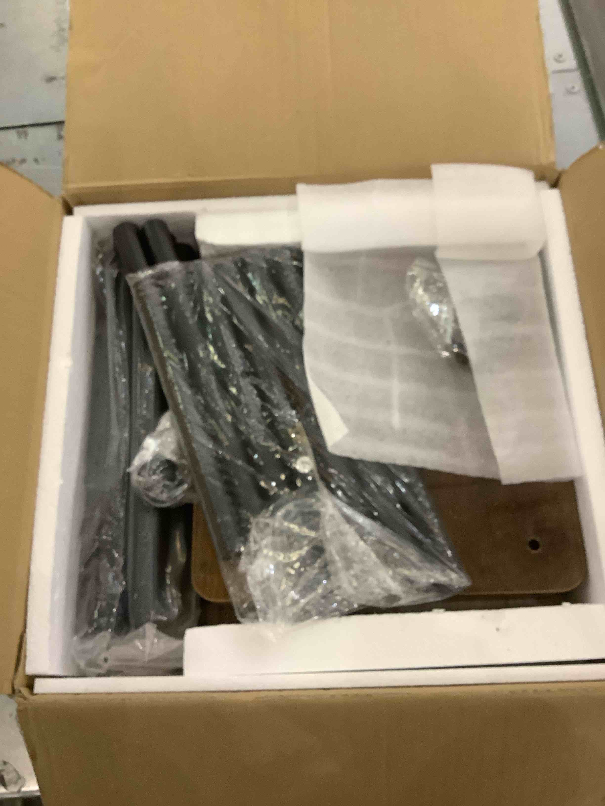 https://s3.amazonaws.com/lotting-images-prod/BargainHunt/EXS01283927_1712763653421.jpeg