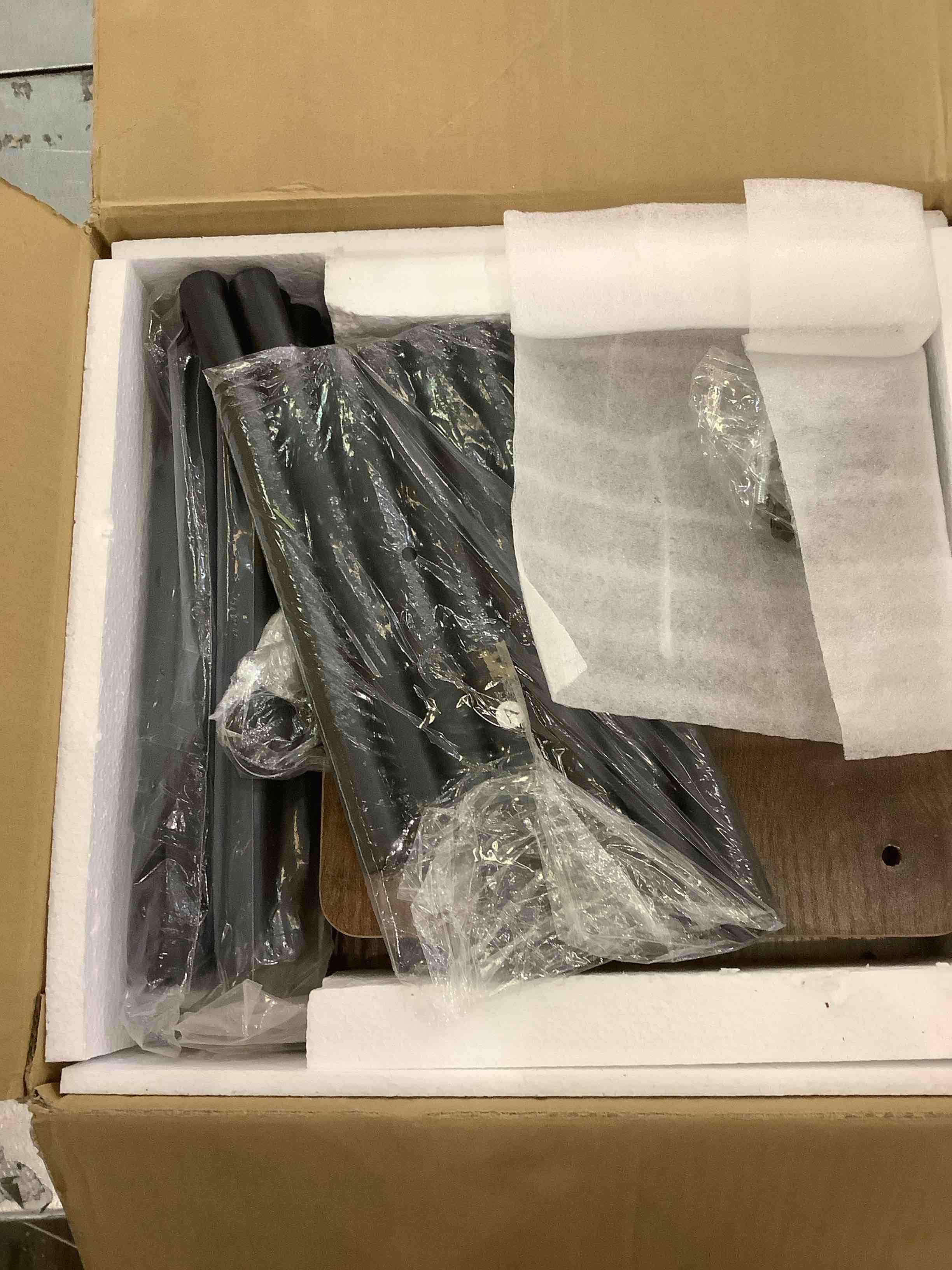 https://s3.amazonaws.com/lotting-images-prod/BargainHunt/EXS01283927_1712763654932.jpeg