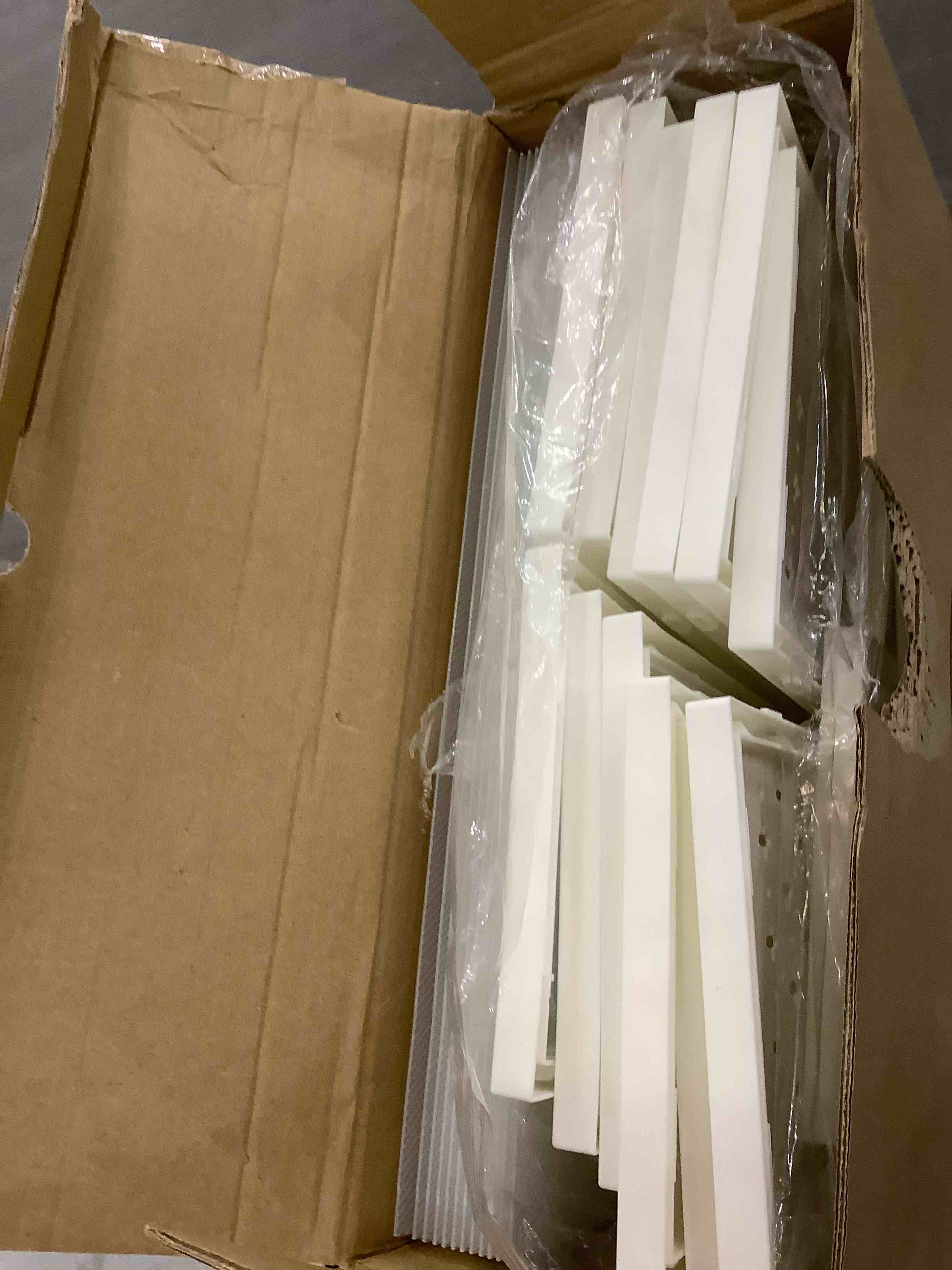 https://s3.amazonaws.com/lotting-images-prod/BargainHunt/EXS01283928_1712763761794.jpeg