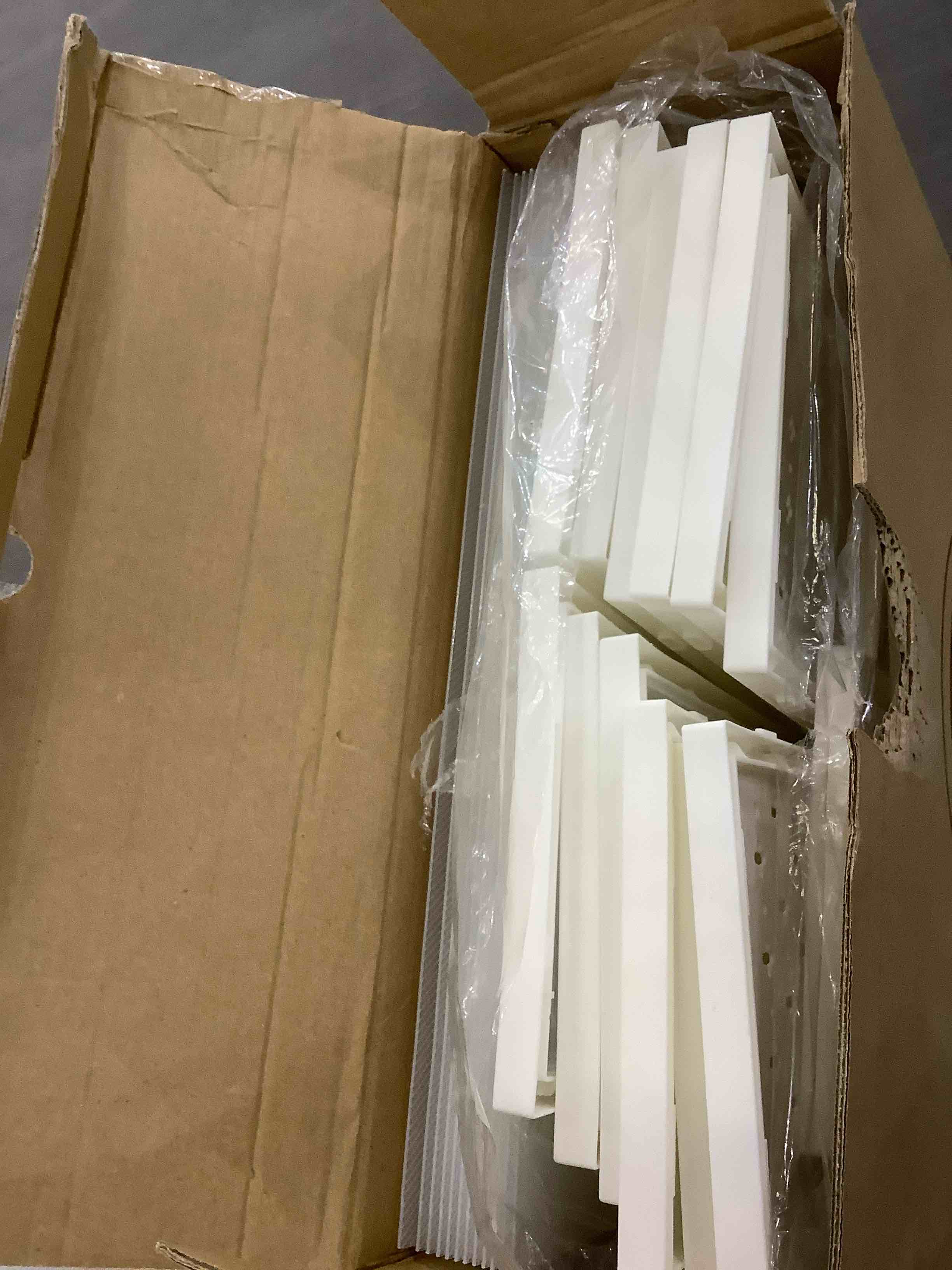 https://s3.amazonaws.com/lotting-images-prod/BargainHunt/EXS01283928_1712763762564.jpeg