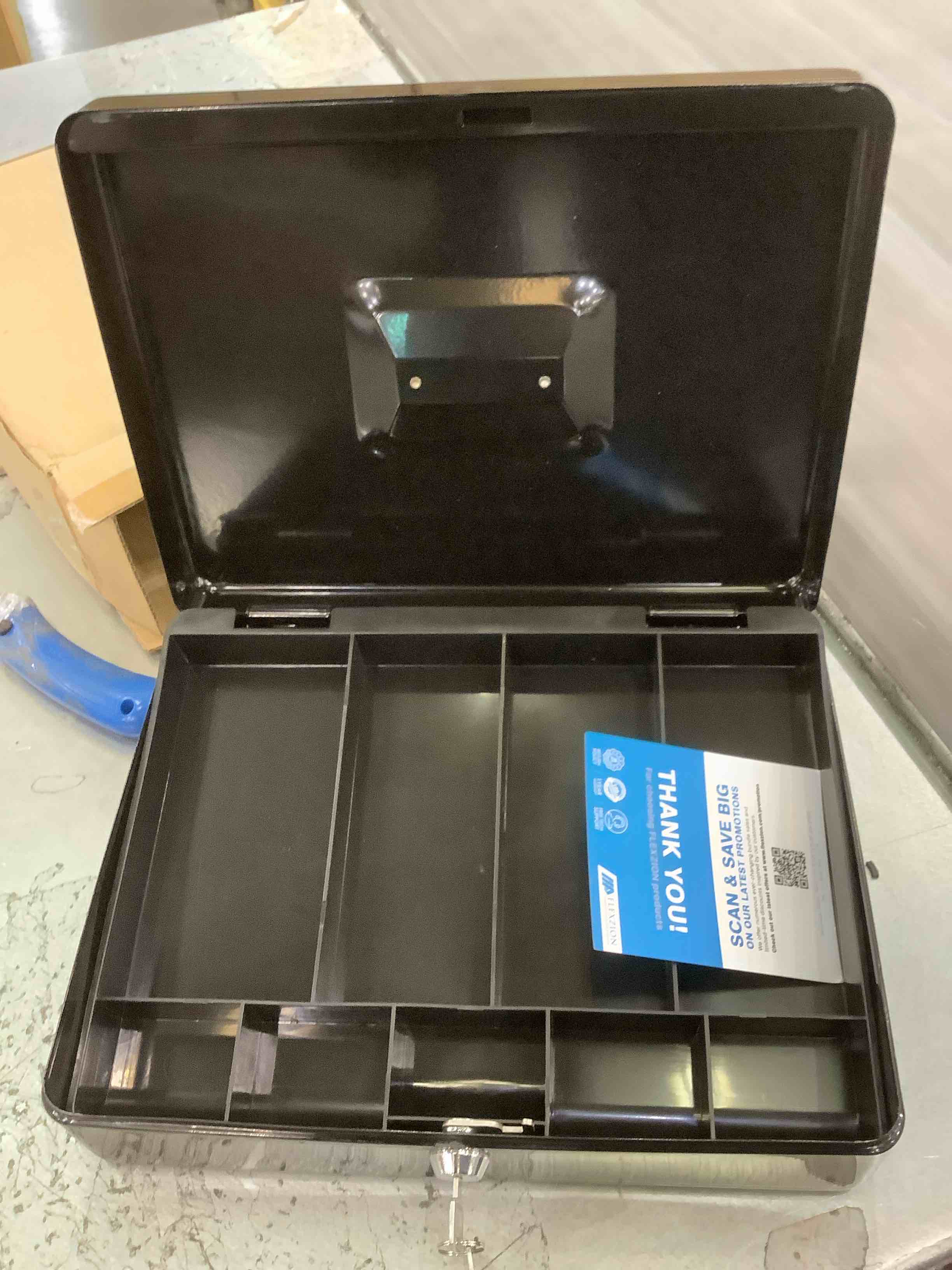 https://s3.amazonaws.com/lotting-images-prod/BargainHunt/EXS01283930_1712764246714.jpeg