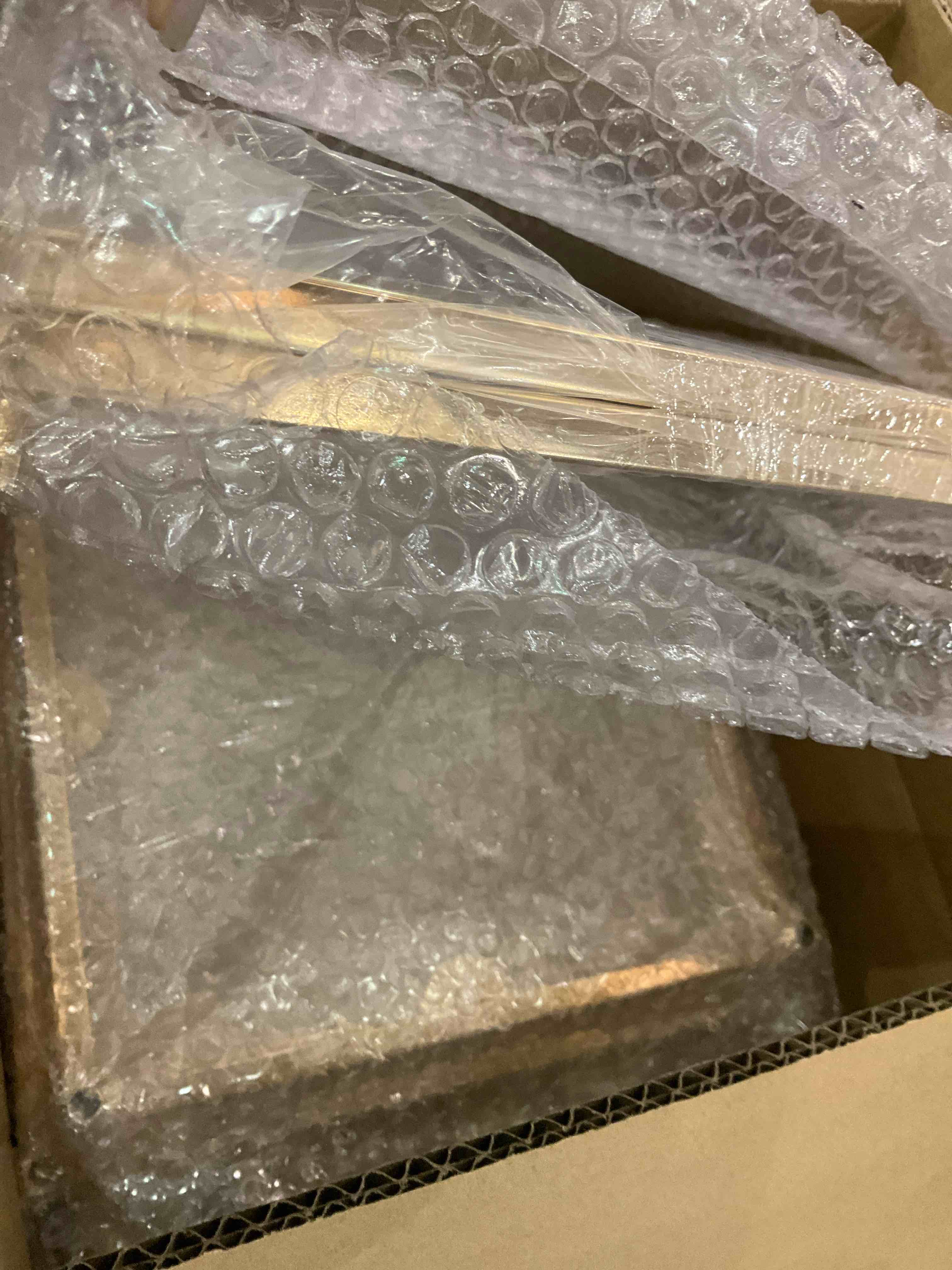 https://s3.amazonaws.com/lotting-images-prod/BargainHunt/EXS01284063_1712682333783.jpeg
