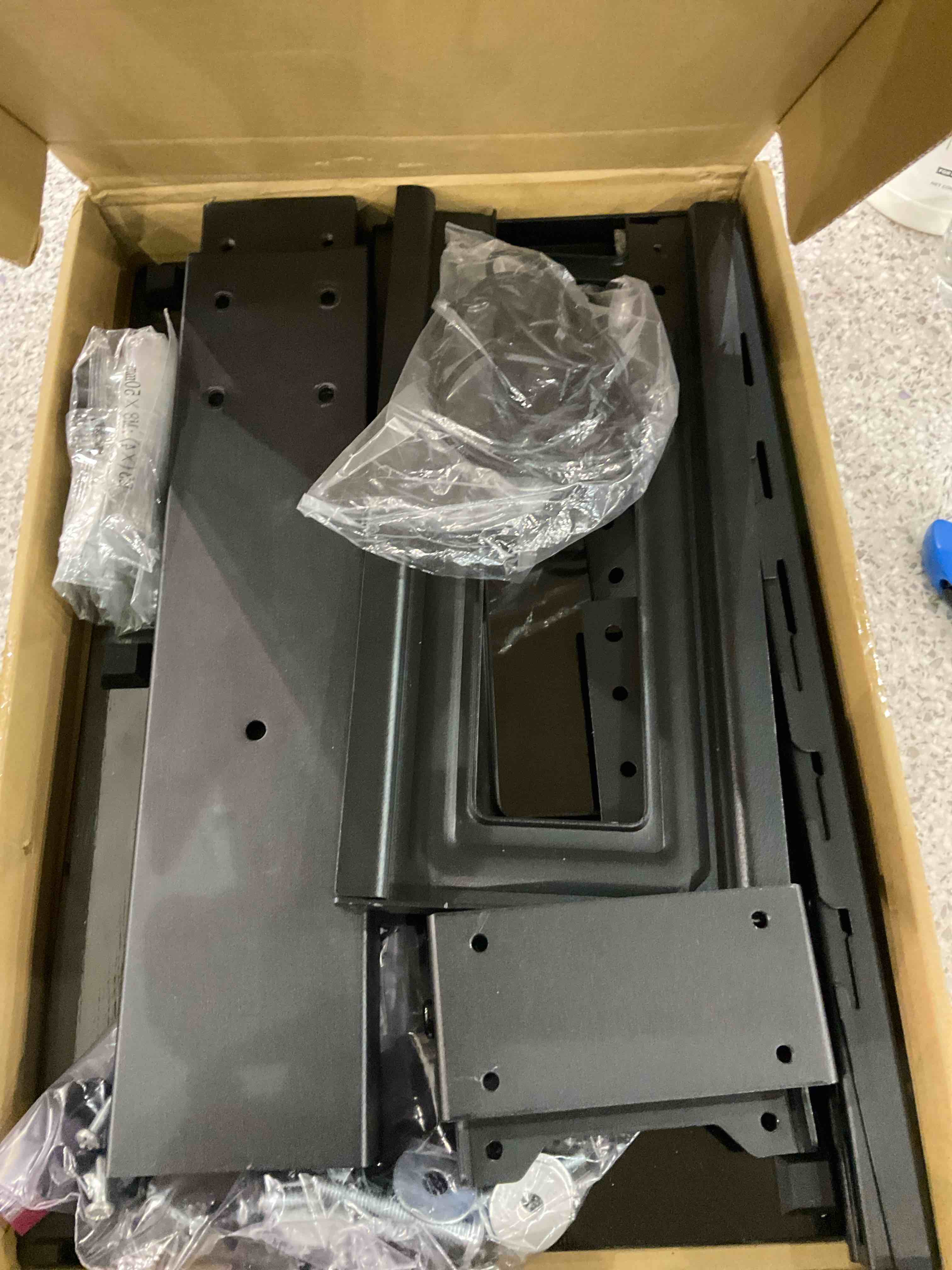 https://s3.amazonaws.com/lotting-images-prod/BargainHunt/EXS01284104_1712748255603.jpeg