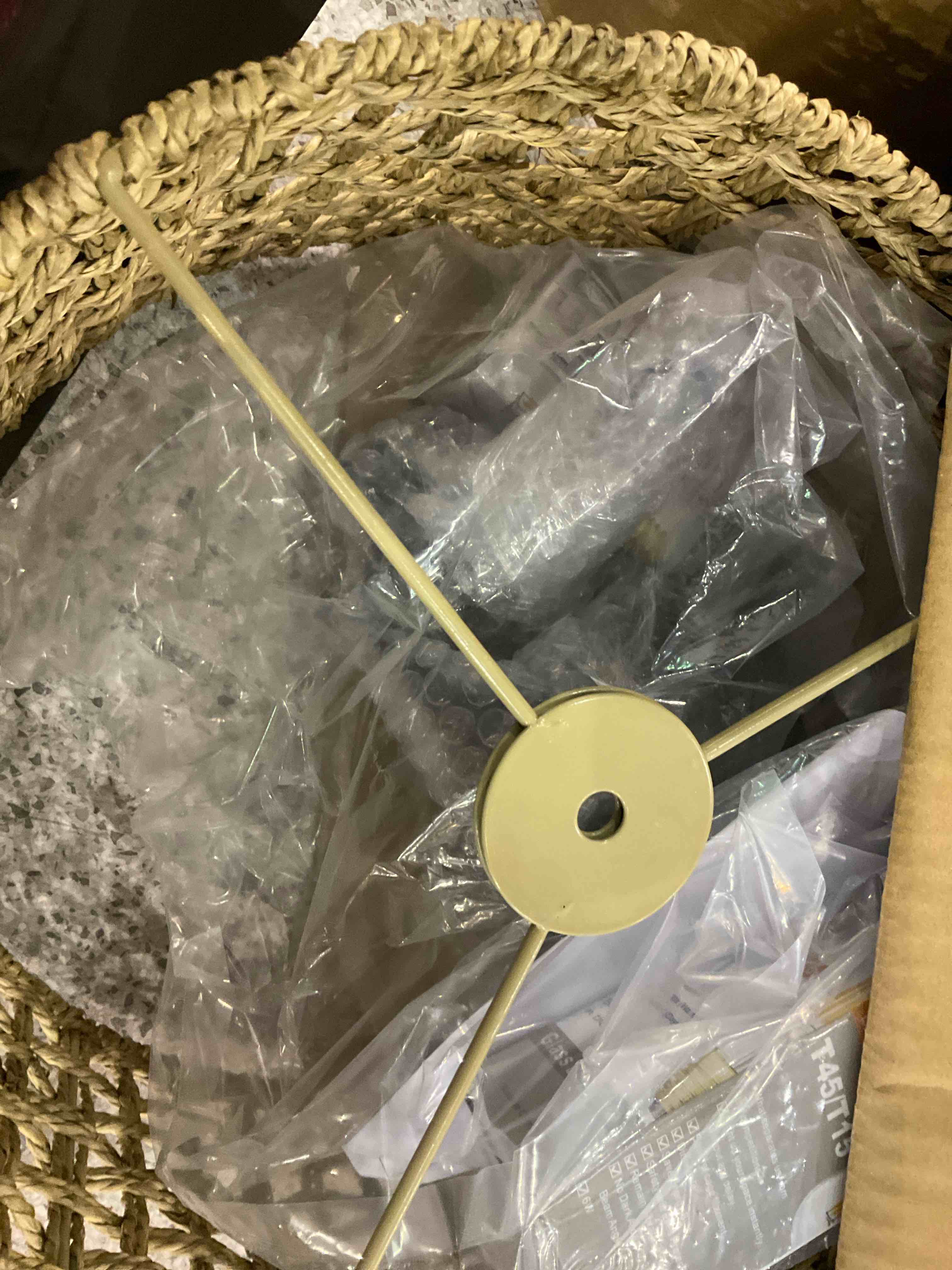 https://s3.amazonaws.com/lotting-images-prod/BargainHunt/EXS01284110_1712749052428.jpeg
