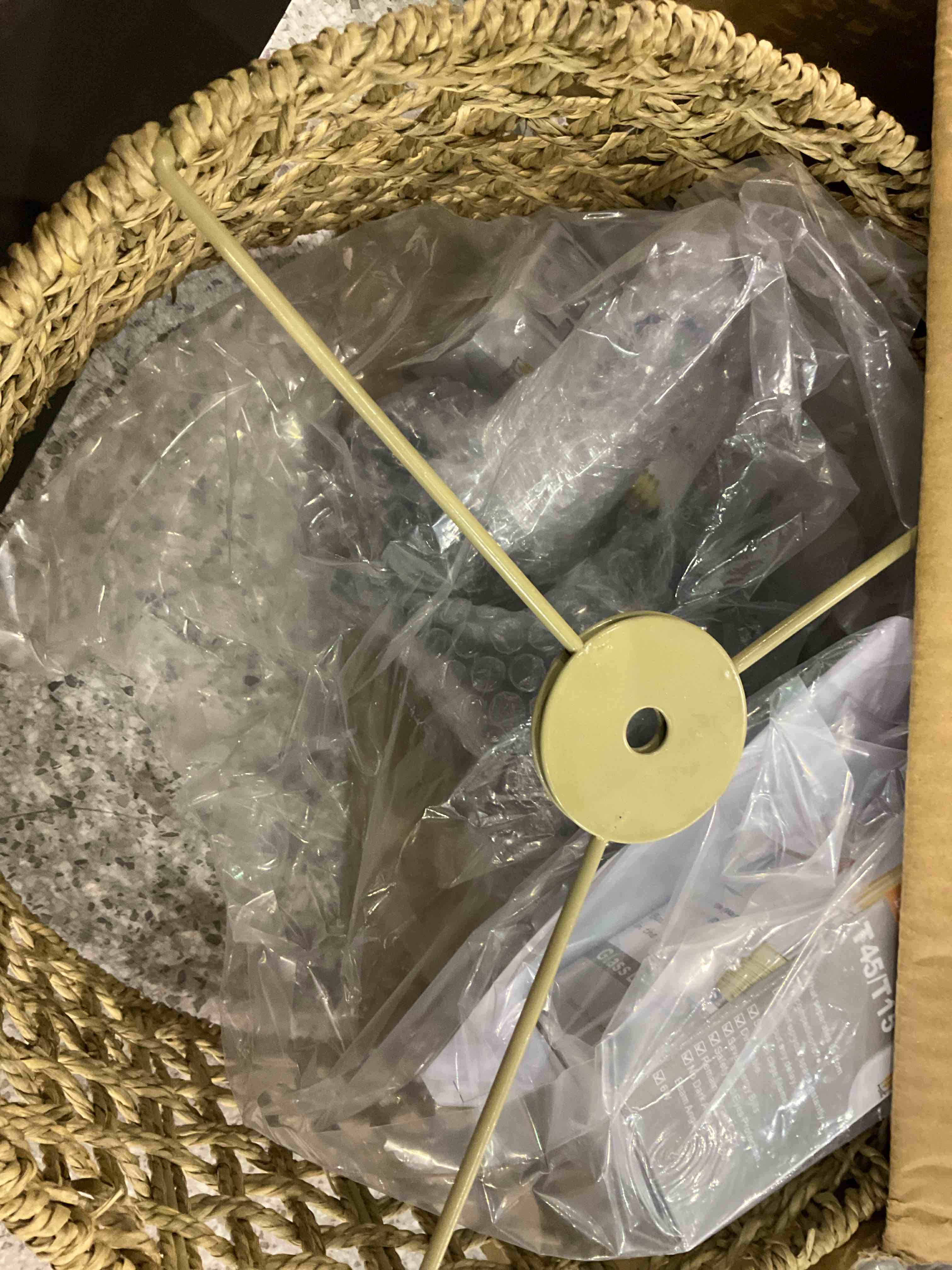 https://s3.amazonaws.com/lotting-images-prod/BargainHunt/EXS01284110_1712749053809.jpeg