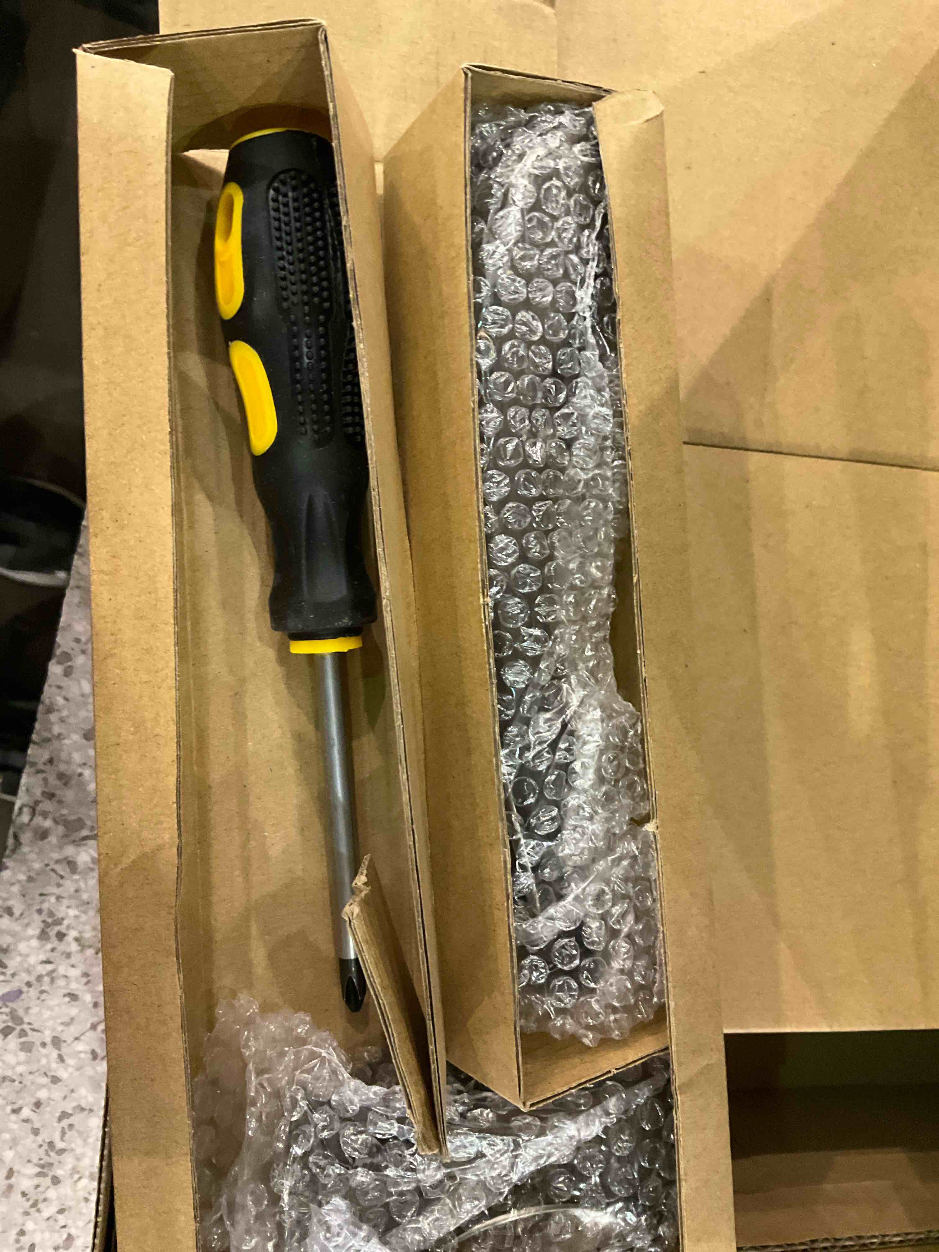https://s3.amazonaws.com/lotting-images-prod/BargainHunt/EXS01284160_1712758208703.jpeg