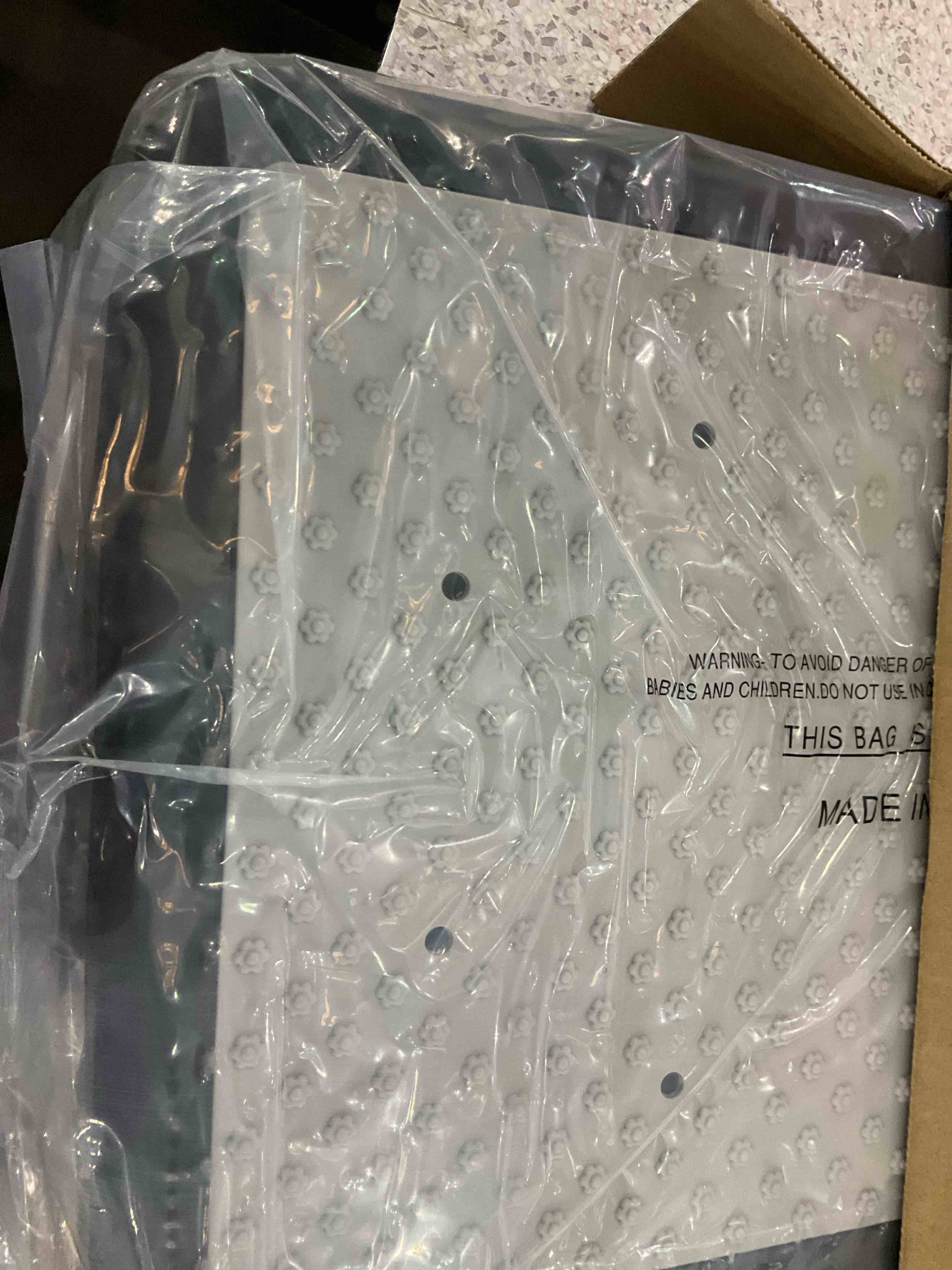 https://s3.amazonaws.com/lotting-images-prod/BargainHunt/EXS01284174_1712760551550.jpeg