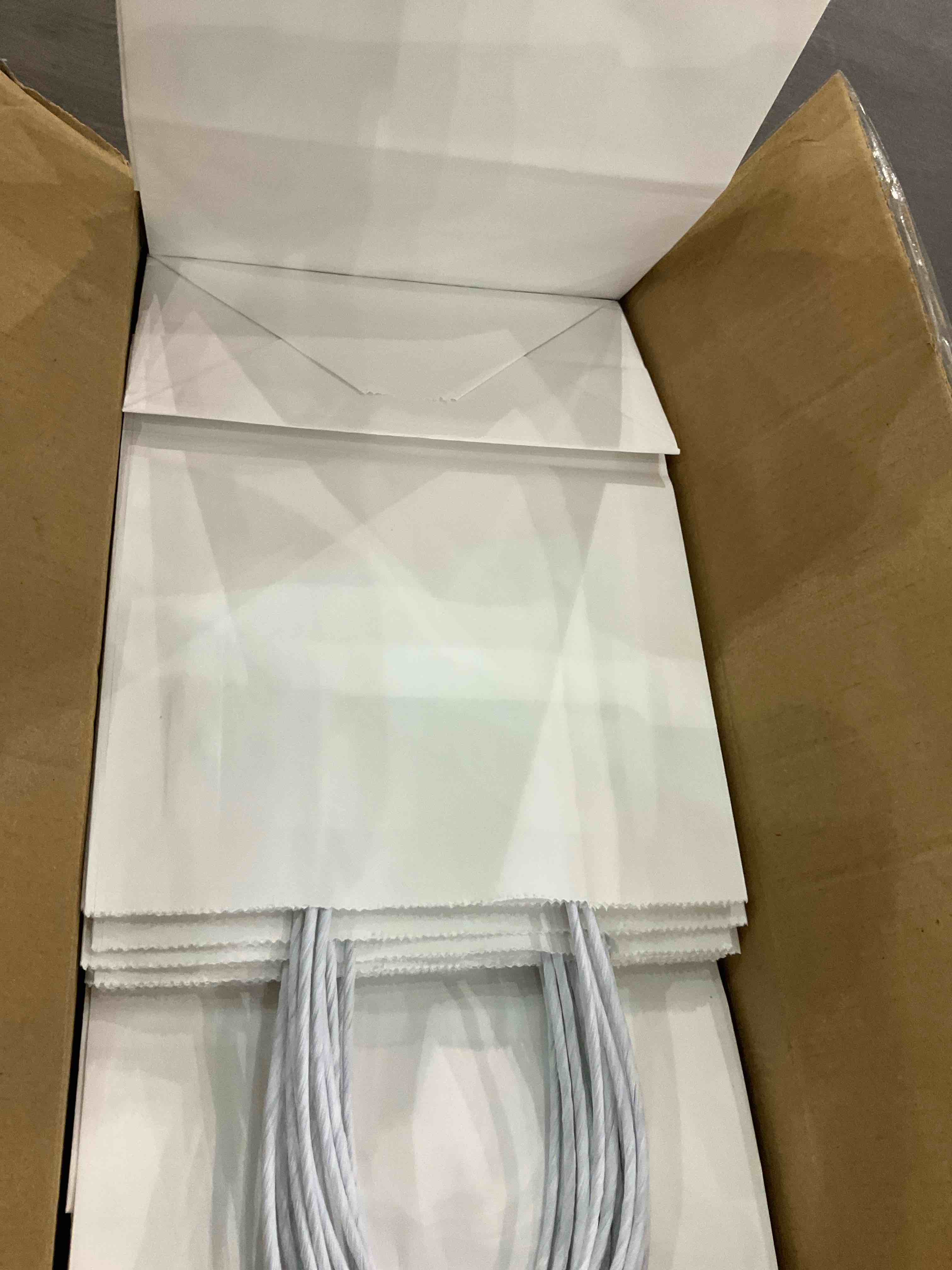 https://s3.amazonaws.com/lotting-images-prod/BargainHunt/EXS01284212_1712768893380.jpeg