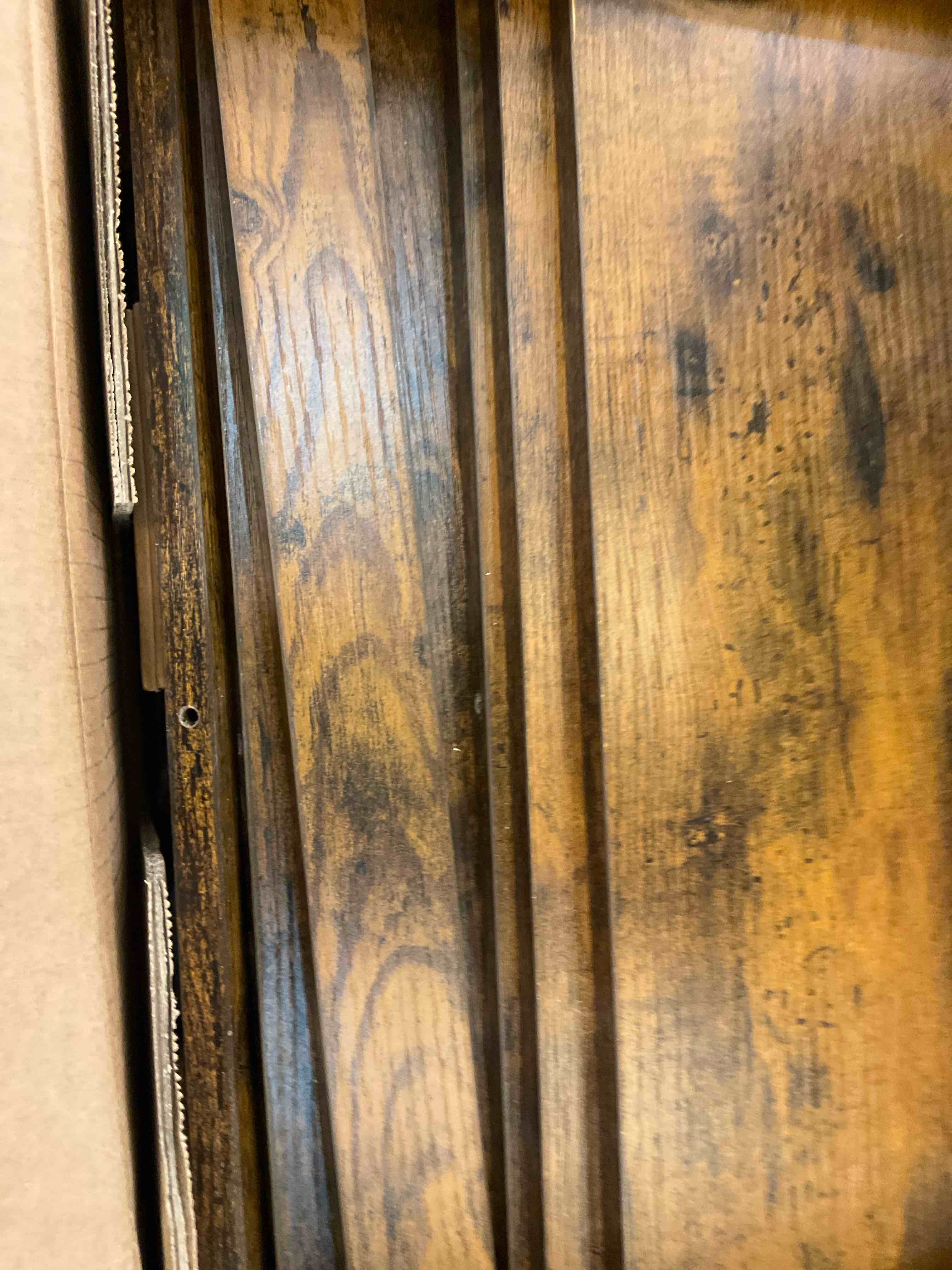 https://s3.amazonaws.com/lotting-images-prod/BargainHunt/EXS01284454_1712940236590.jpeg