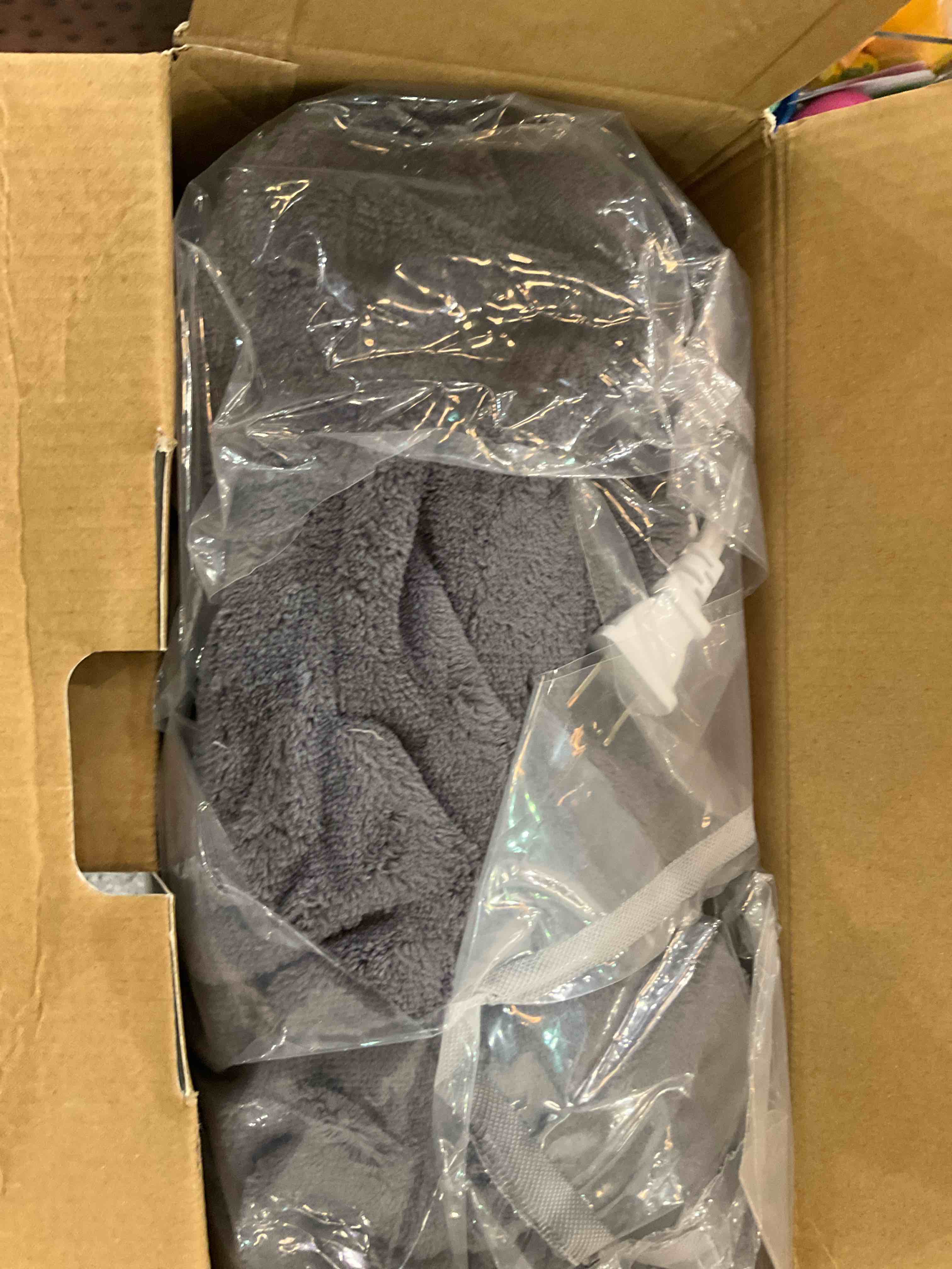 https://s3.amazonaws.com/lotting-images-prod/BargainHunt/EXS01285173_1713199730904.jpeg