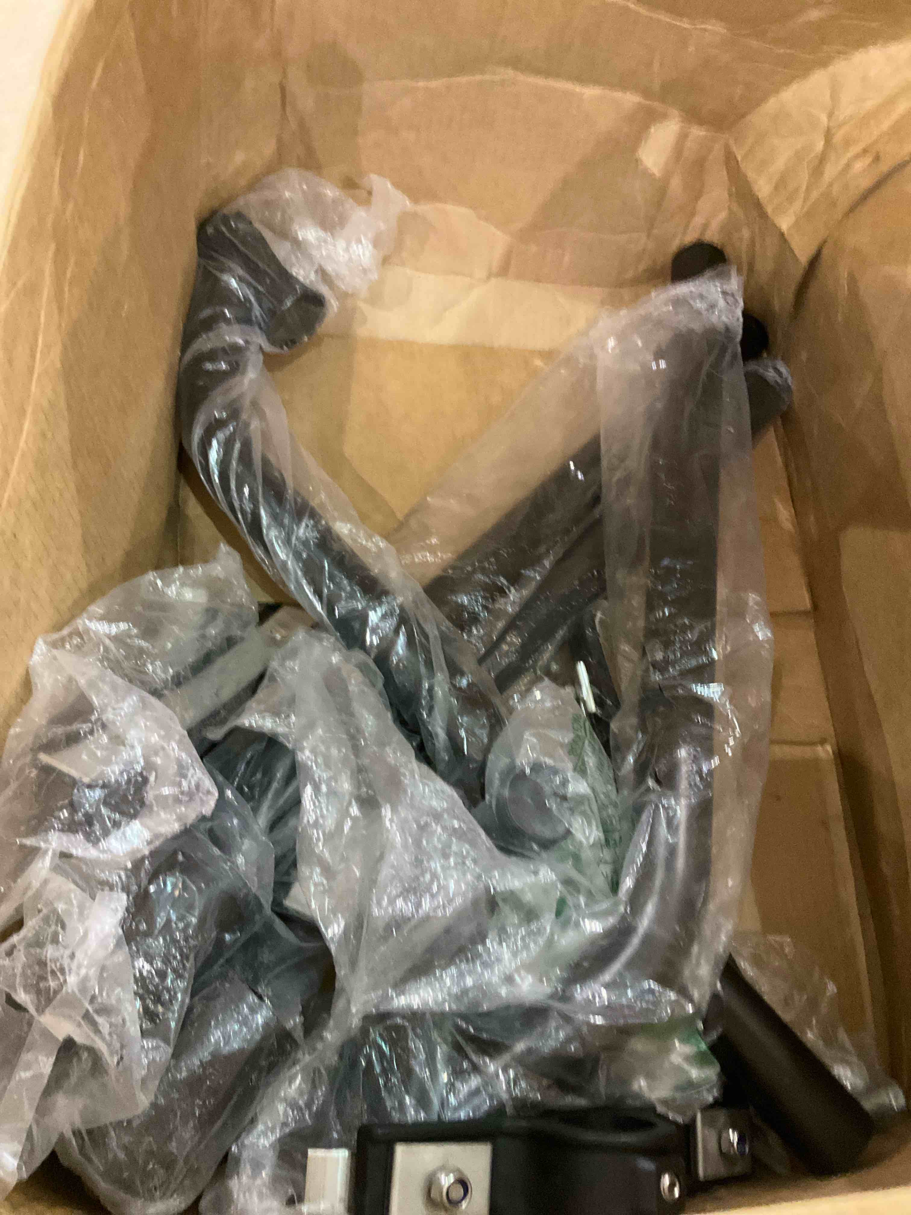 https://s3.amazonaws.com/lotting-images-prod/BargainHunt/EXS01285259_1713276510869.jpeg