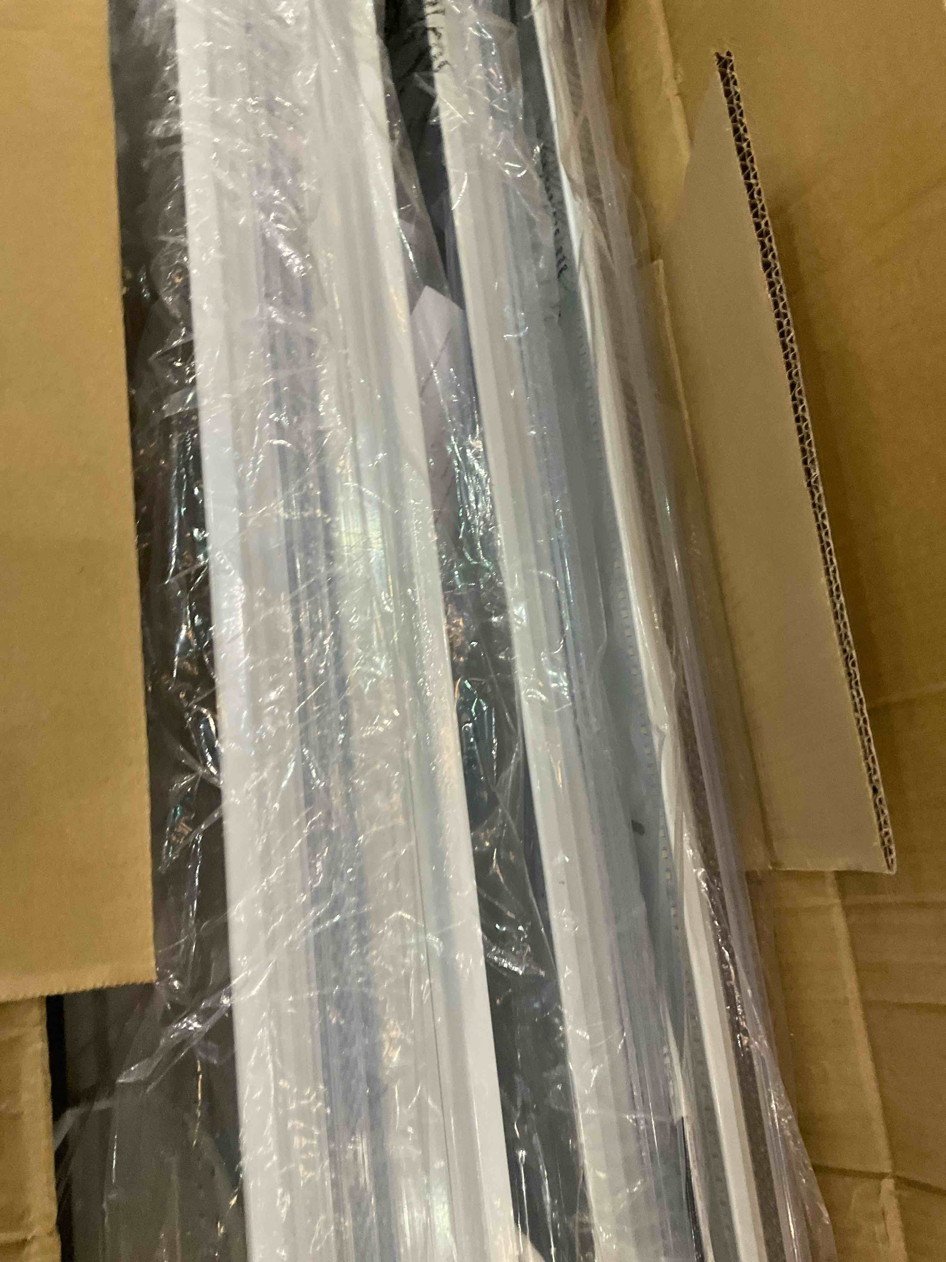 https://s3.amazonaws.com/lotting-images-prod/BargainHunt/EXS01285545_1713190493056.jpeg