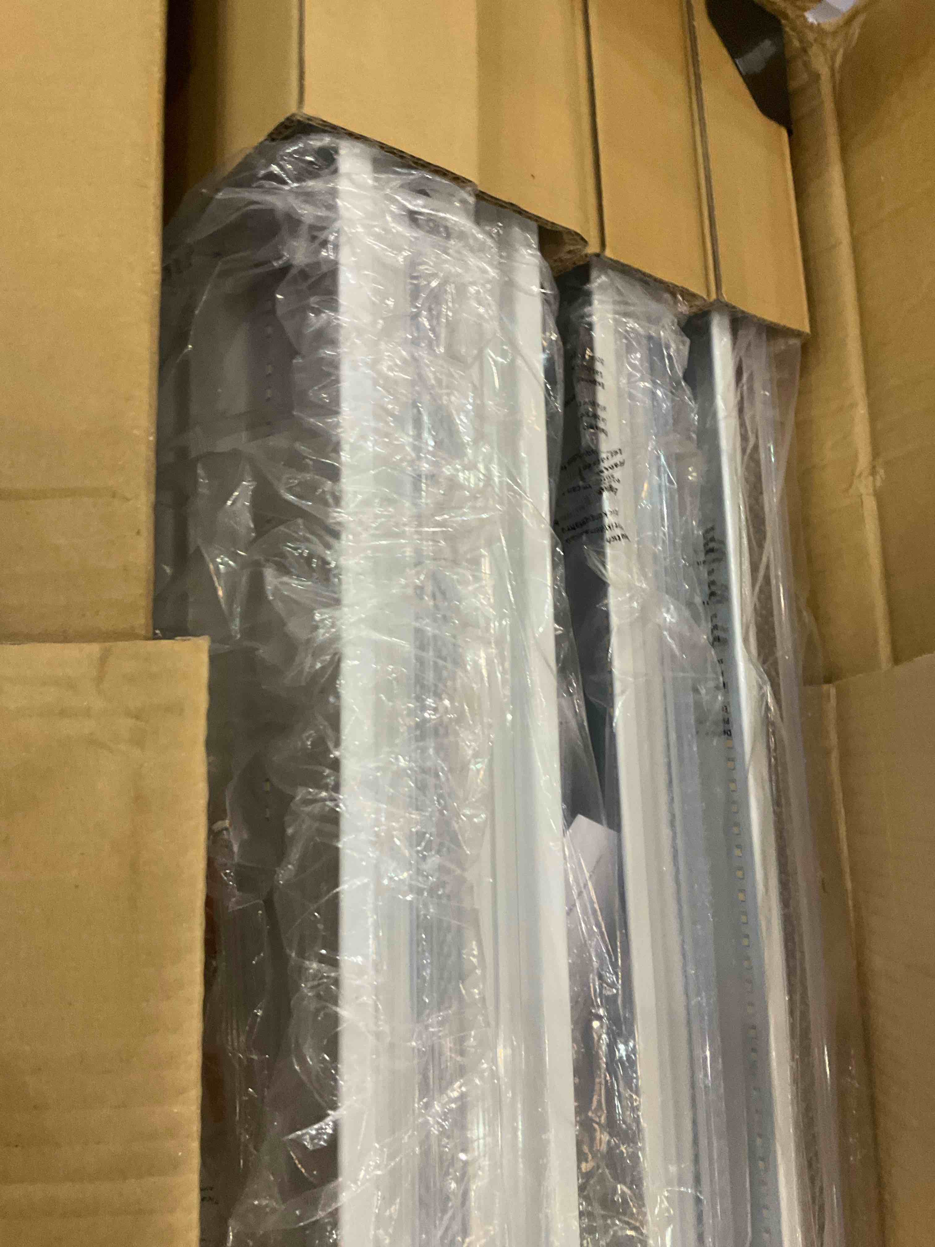 https://s3.amazonaws.com/lotting-images-prod/BargainHunt/EXS01285545_1713190495460.jpeg