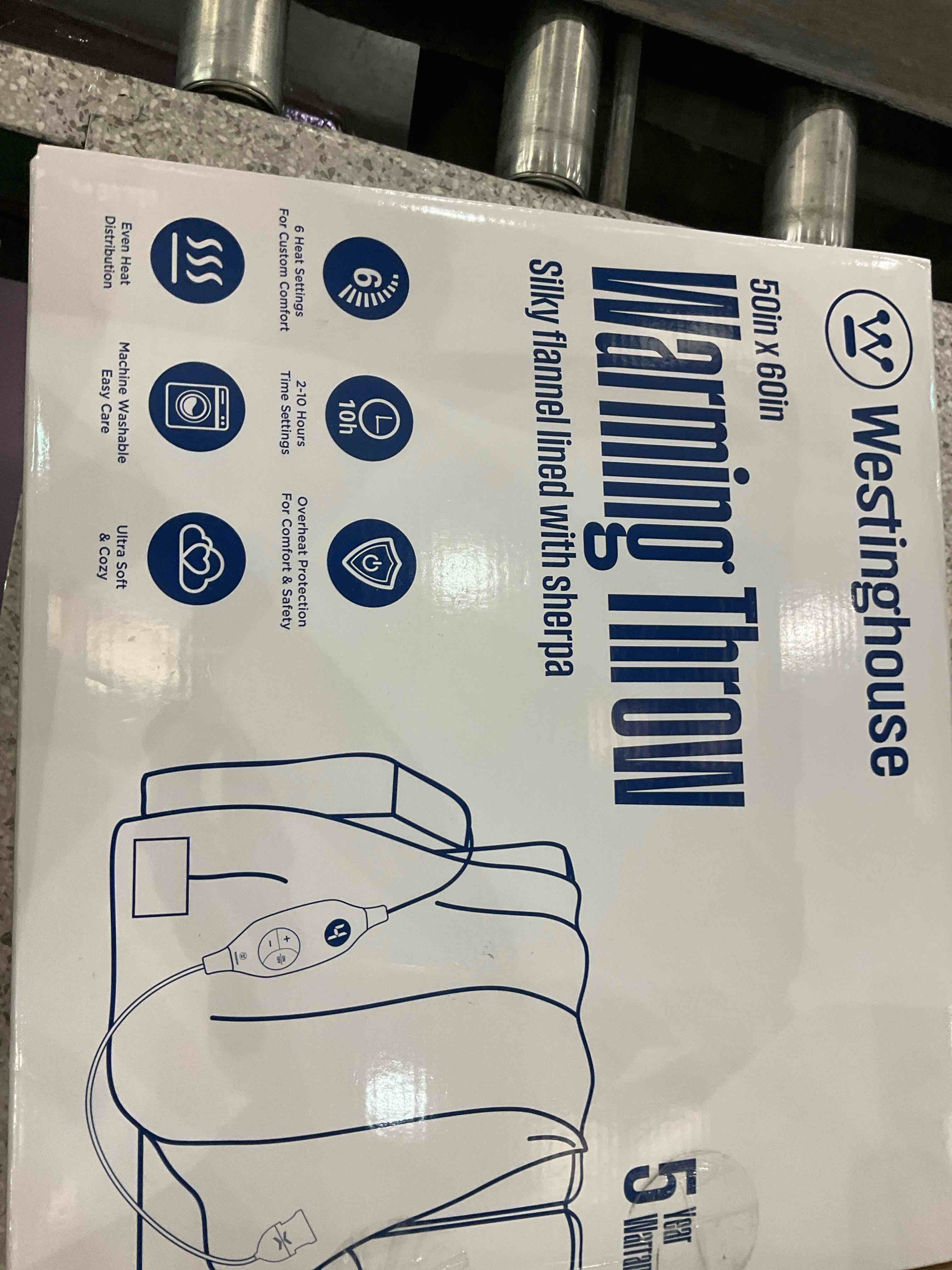 https://s3.amazonaws.com/lotting-images-prod/BargainHunt/EXS01285801_1713361790141.jpeg
