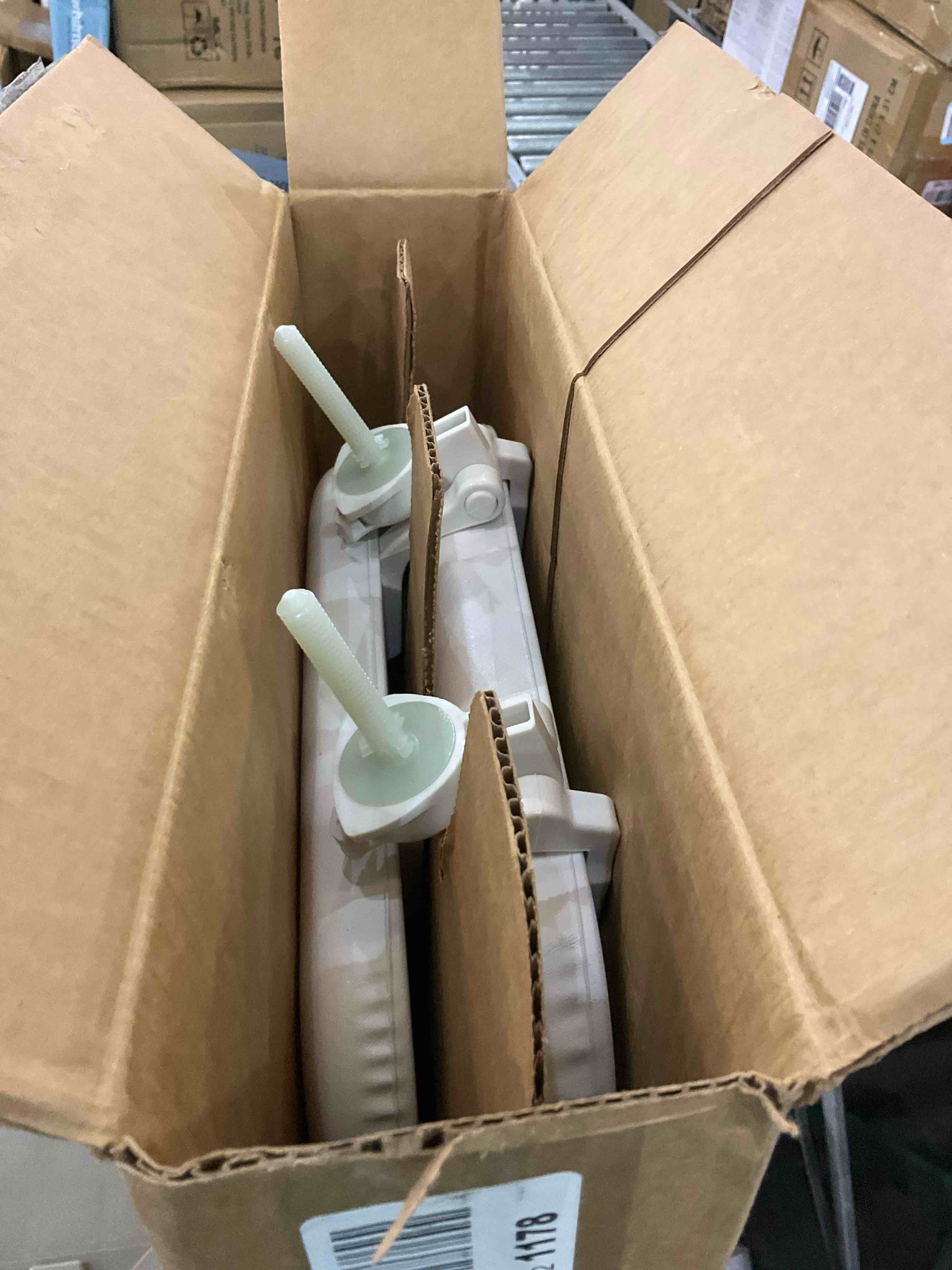 https://s3.amazonaws.com/lotting-images-prod/BargainHunt/EXS01286045_1712238132147.jpeg