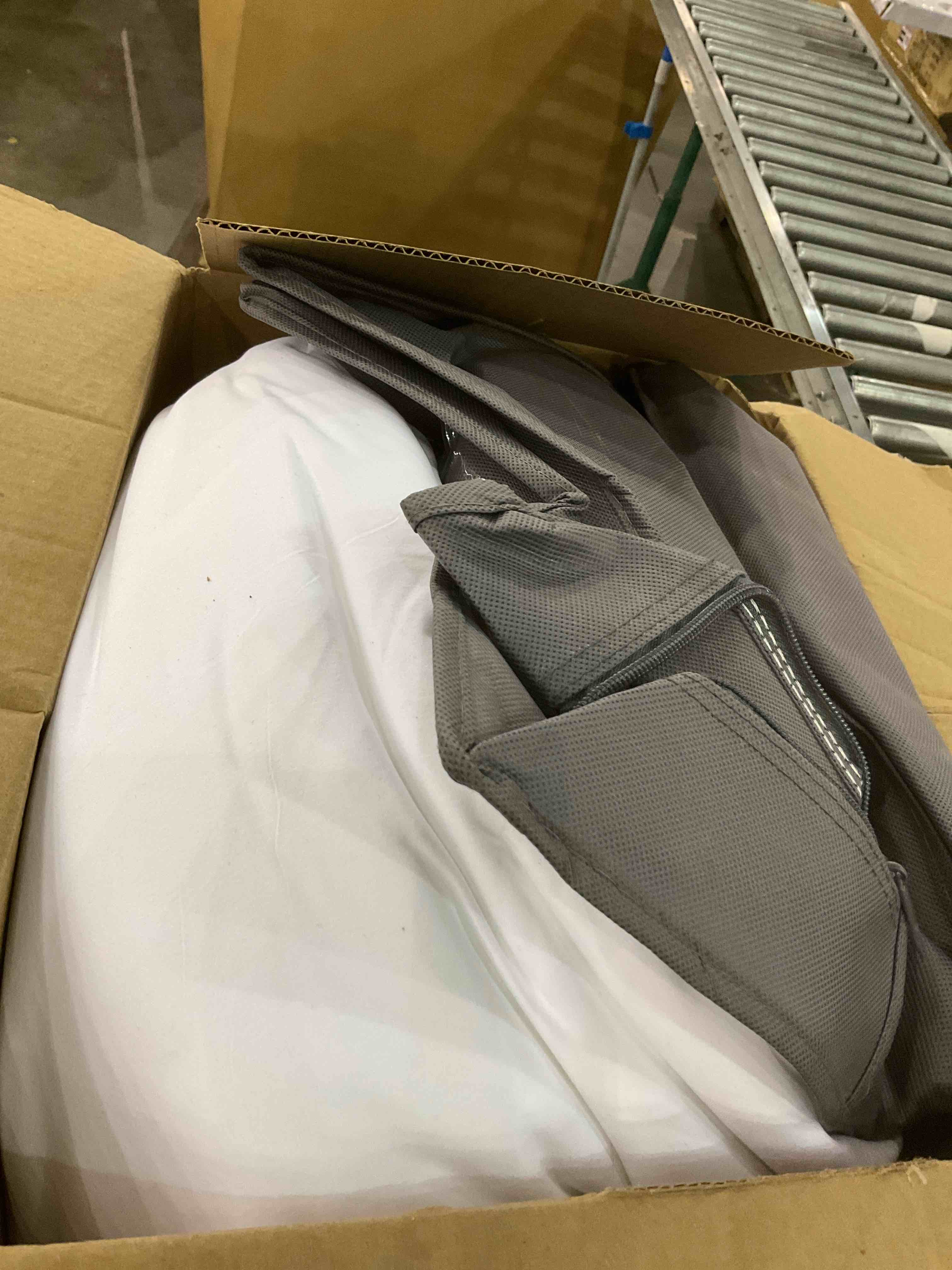 https://s3.amazonaws.com/lotting-images-prod/BargainHunt/EXS01286163_1712317056597.jpeg