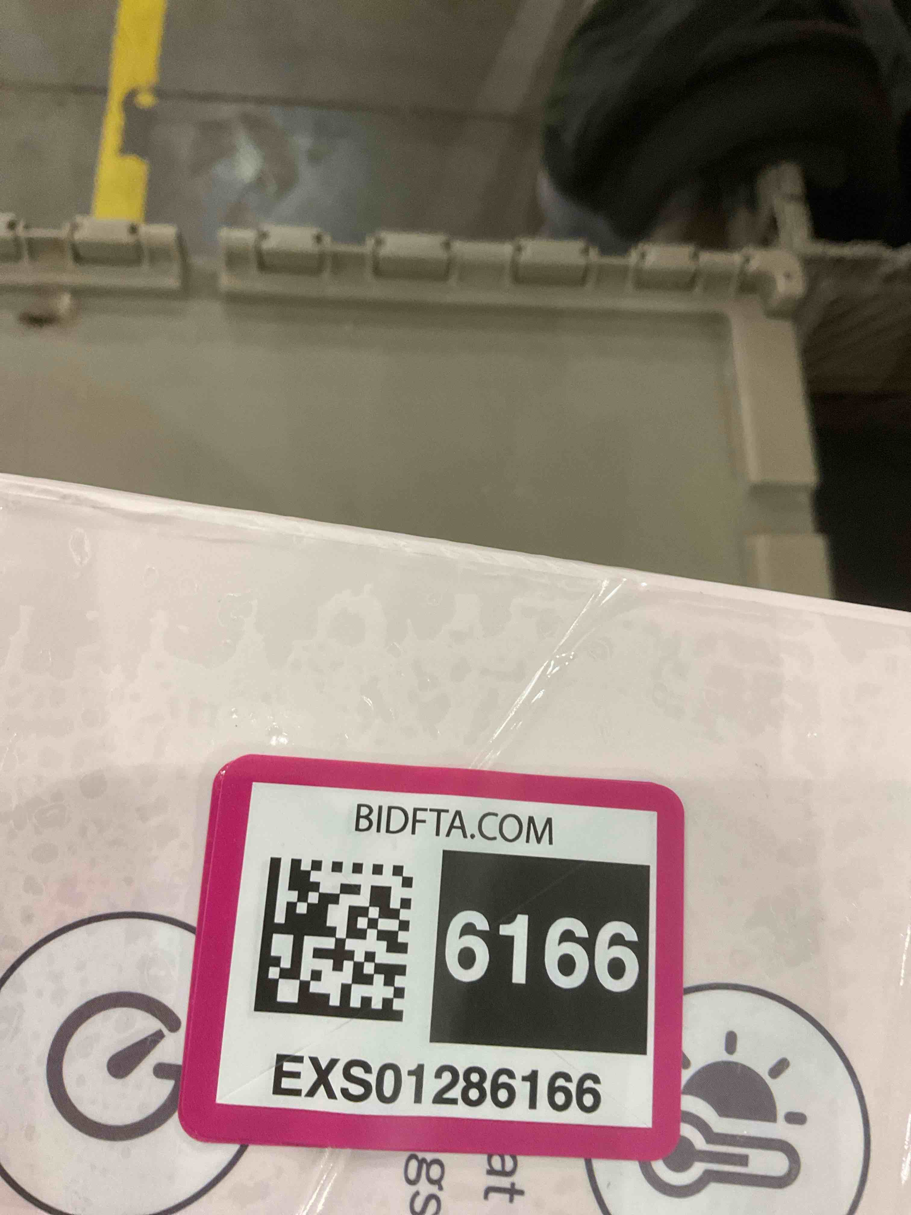 https://s3.amazonaws.com/lotting-images-prod/BargainHunt/EXS01286166_1712317469551.jpeg