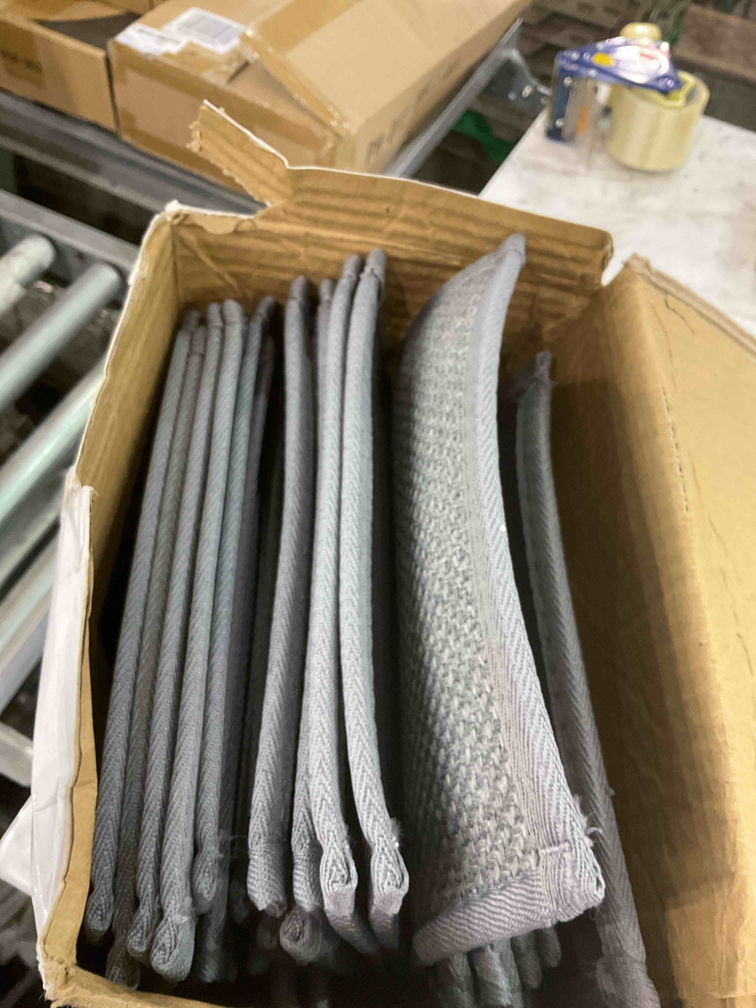 https://s3.amazonaws.com/lotting-images-prod/BargainHunt/EXS01286185_1712320272033.jpeg