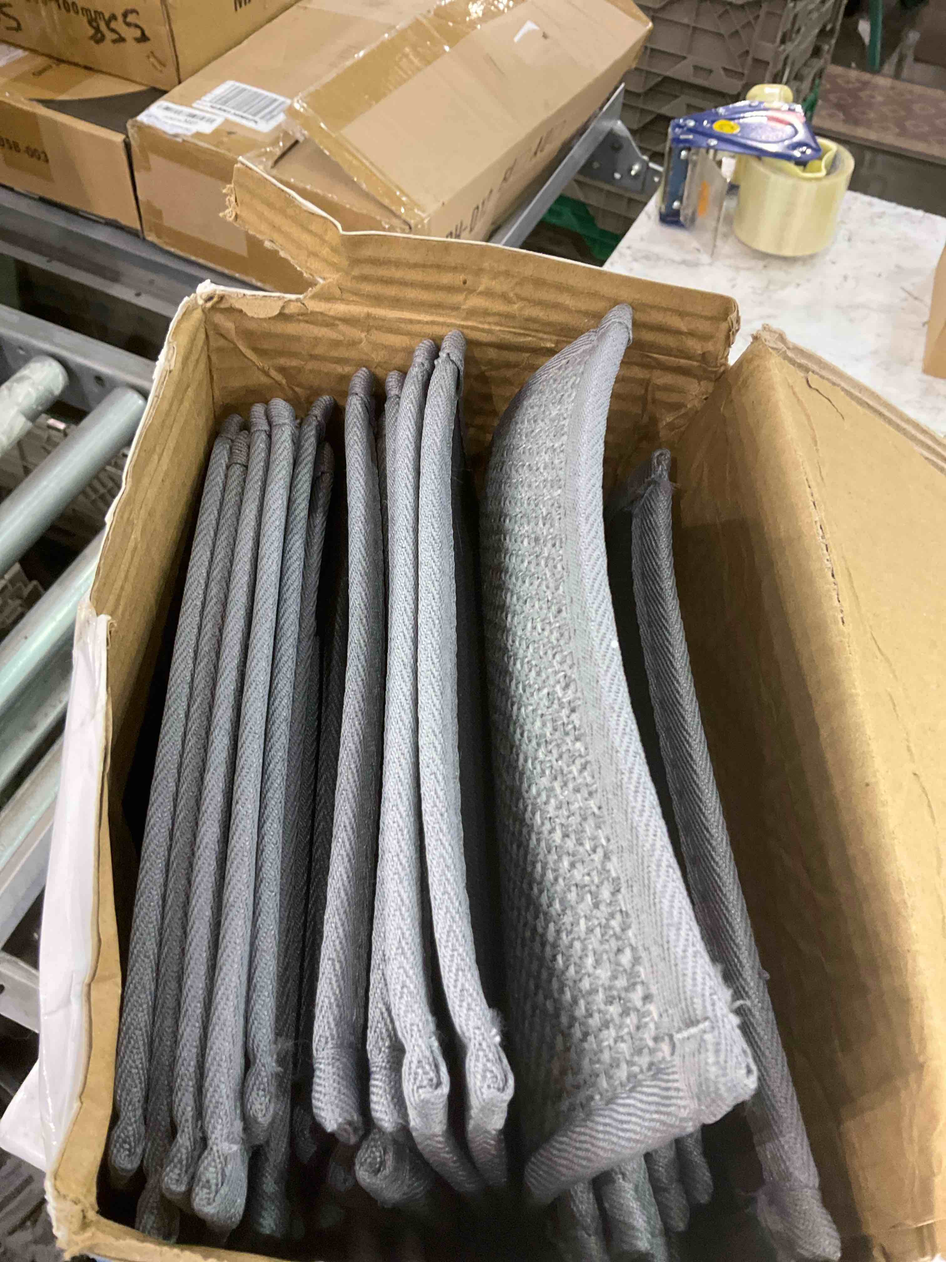 https://s3.amazonaws.com/lotting-images-prod/BargainHunt/EXS01286185_1712320275569.jpeg