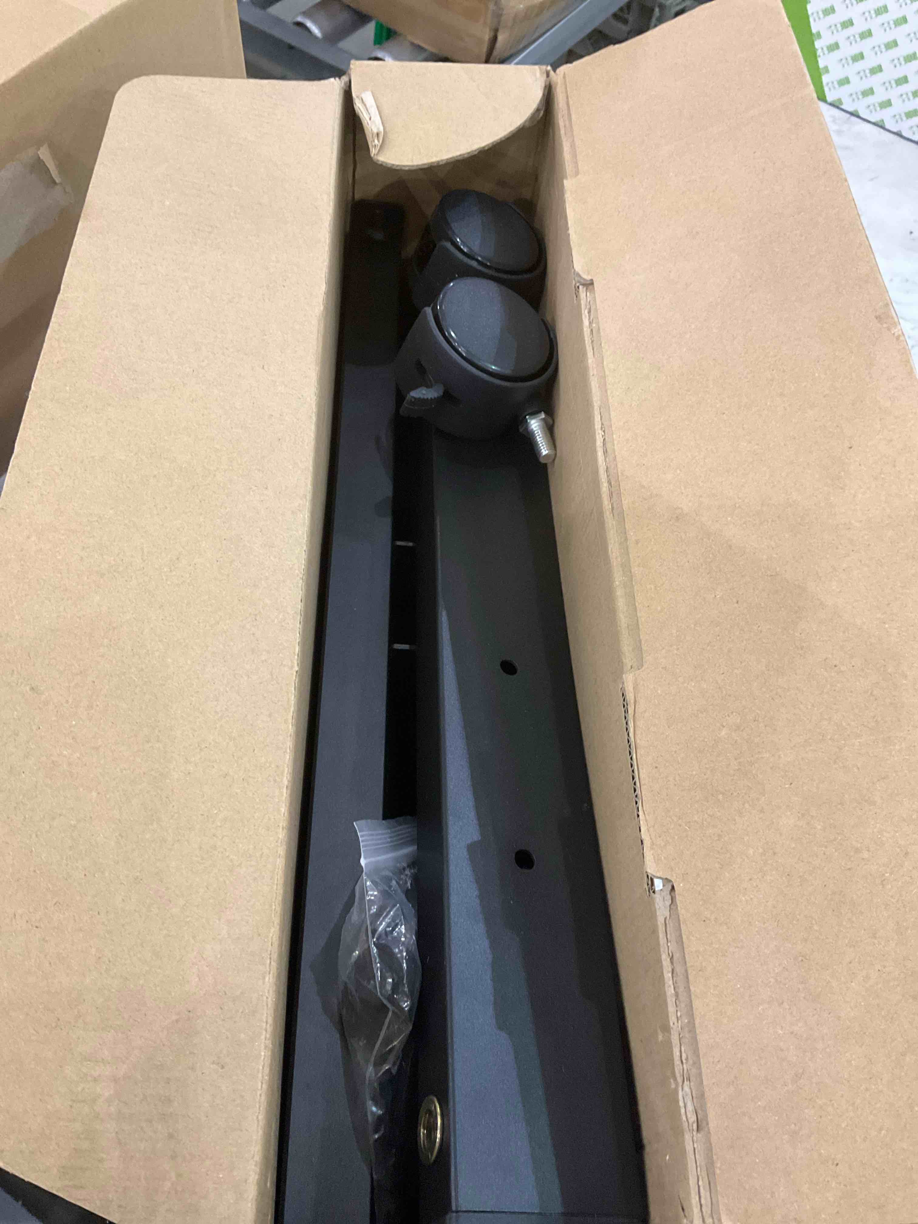 https://s3.amazonaws.com/lotting-images-prod/BargainHunt/EXS01286309_1712342664484.jpeg