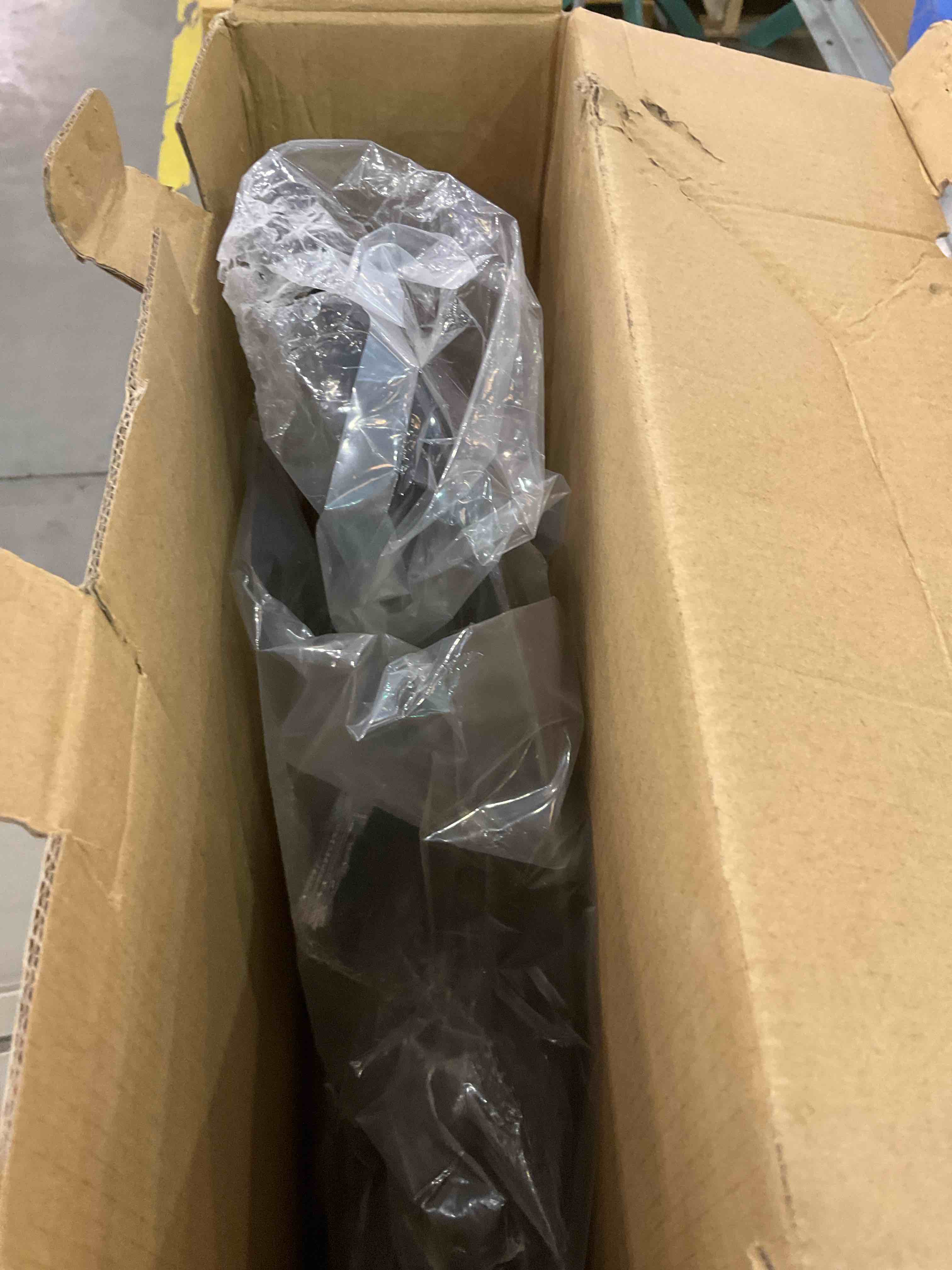 https://s3.amazonaws.com/lotting-images-prod/BargainHunt/EXS01286316_1712343481601.jpeg