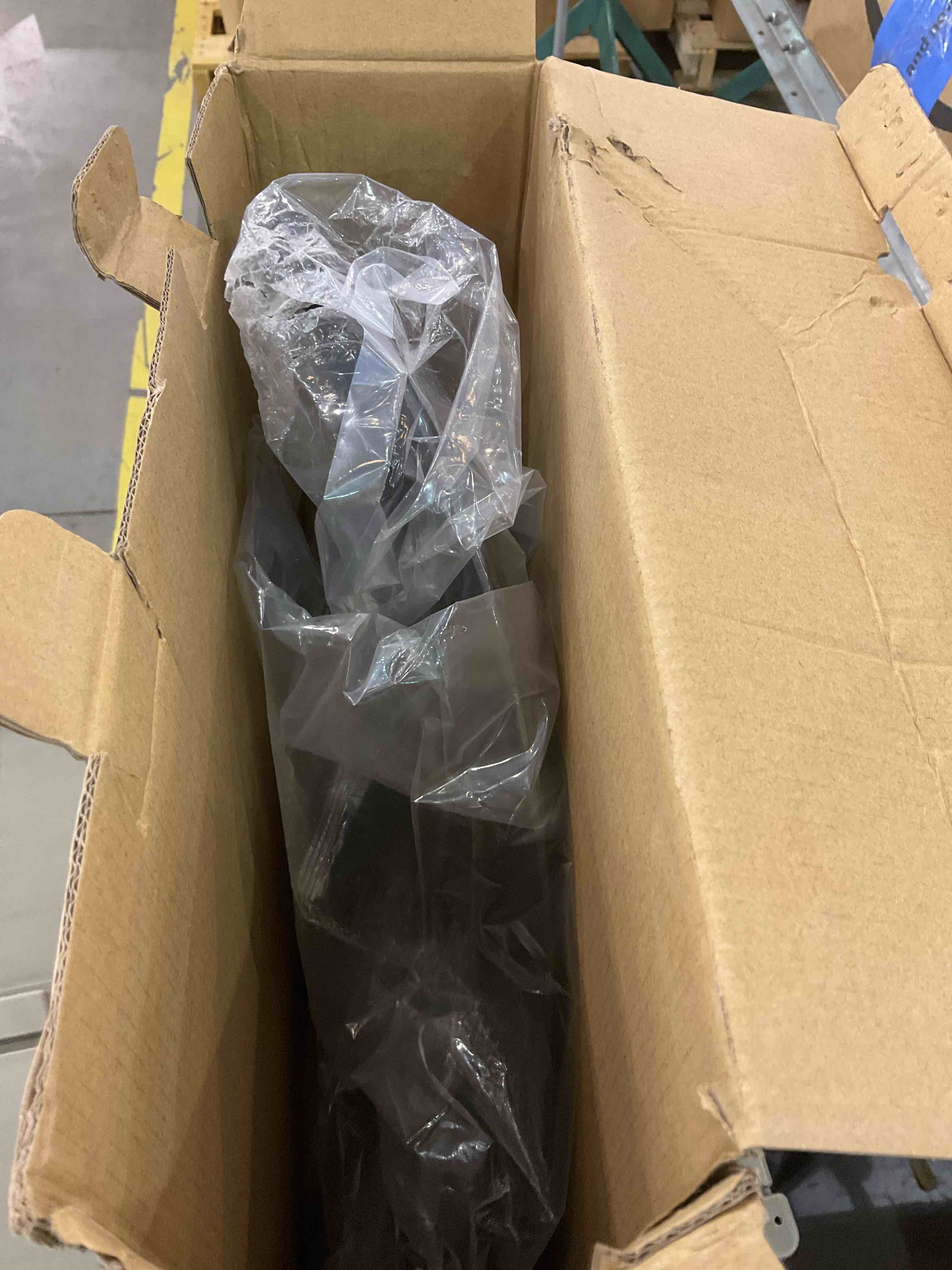 https://s3.amazonaws.com/lotting-images-prod/BargainHunt/EXS01286316_1712343483708.jpeg