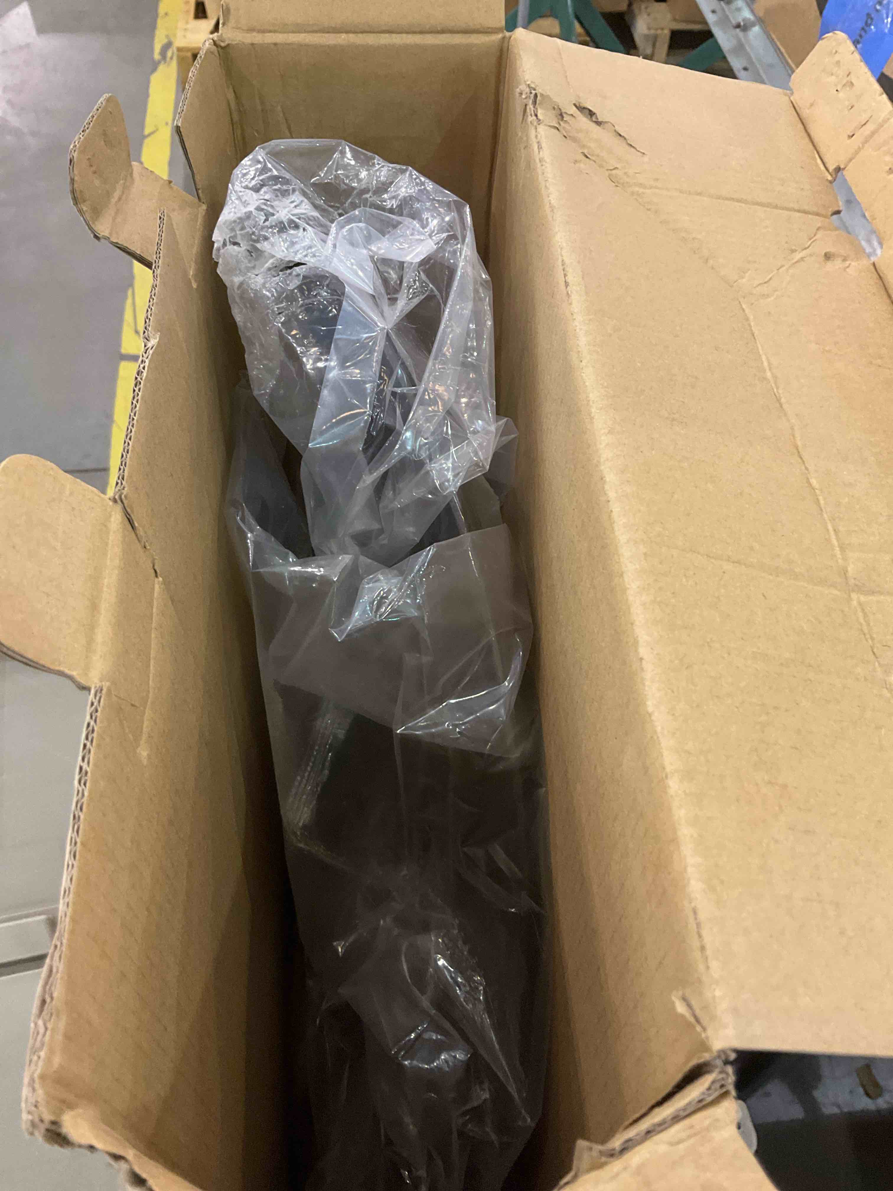 https://s3.amazonaws.com/lotting-images-prod/BargainHunt/EXS01286316_1712343485146.jpeg