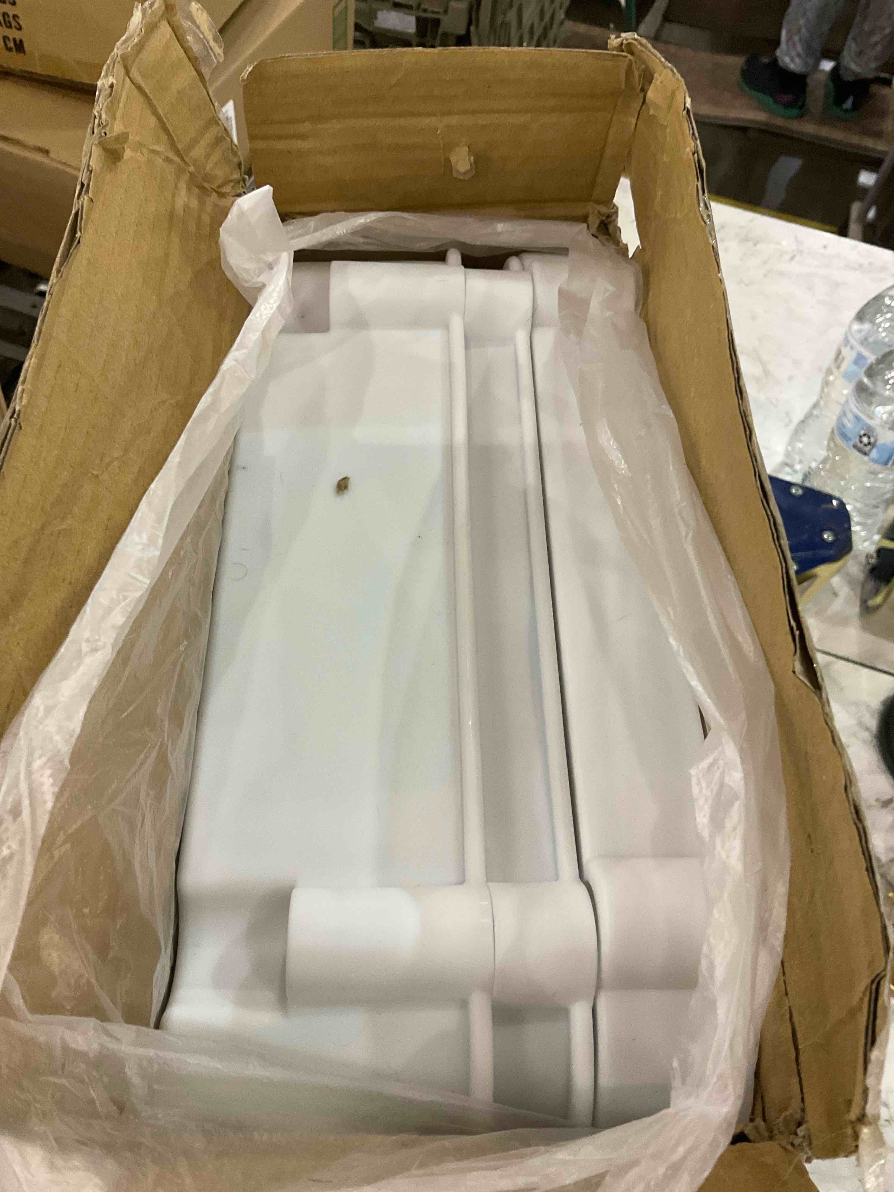 https://s3.amazonaws.com/lotting-images-prod/BargainHunt/EXS01286333_1712575917501.jpeg