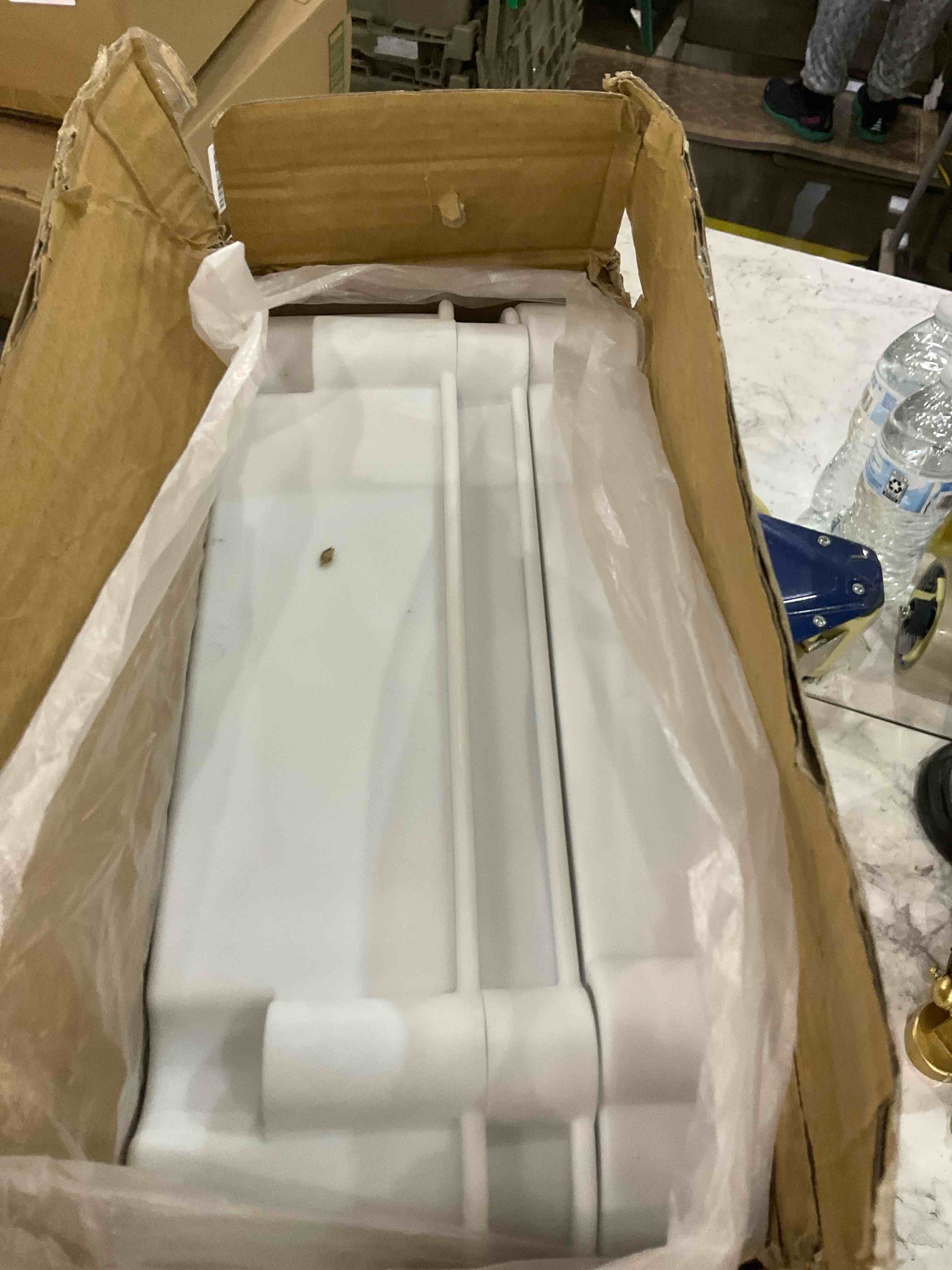 https://s3.amazonaws.com/lotting-images-prod/BargainHunt/EXS01286333_1712575918518.jpeg