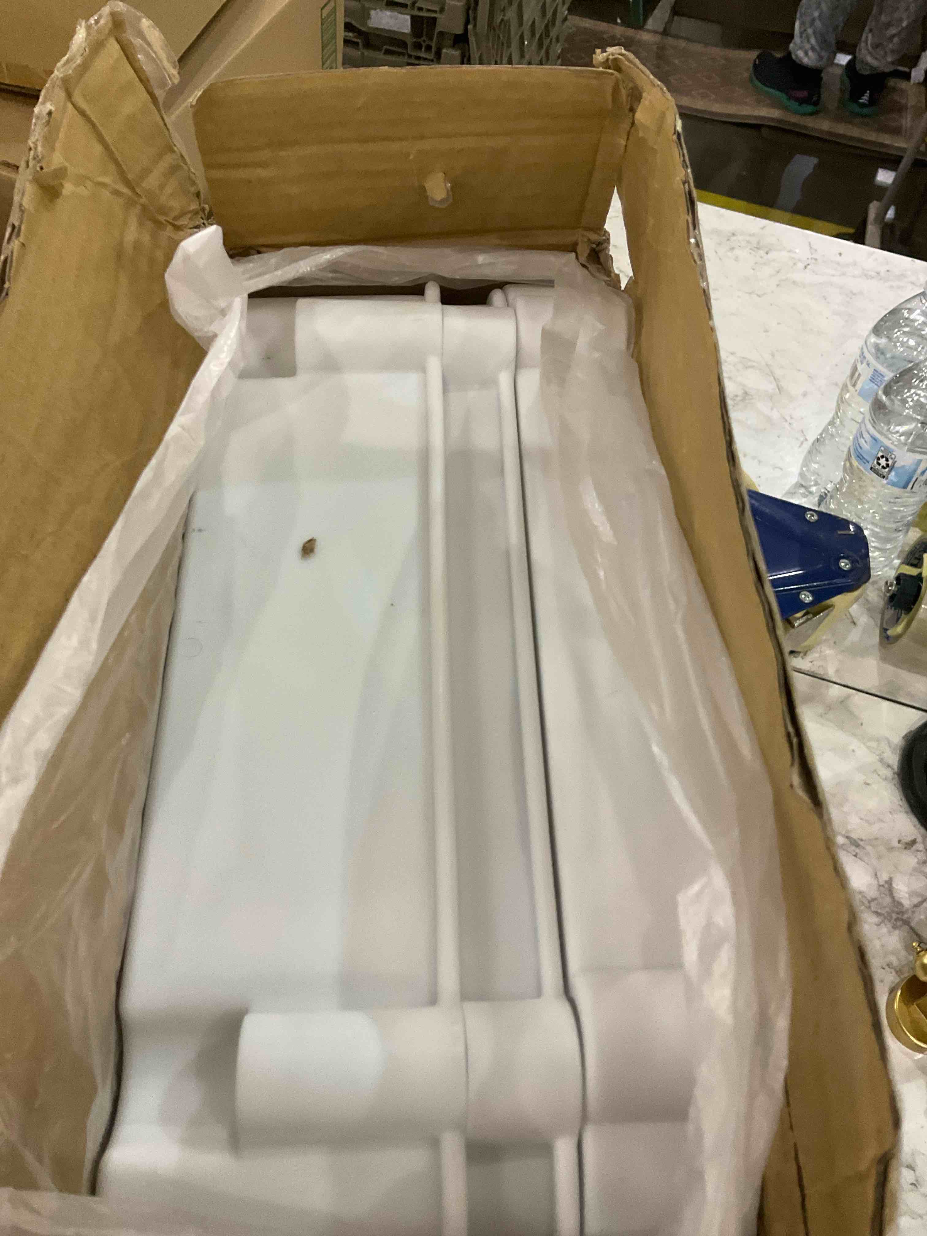 https://s3.amazonaws.com/lotting-images-prod/BargainHunt/EXS01286333_1712575919619.jpeg
