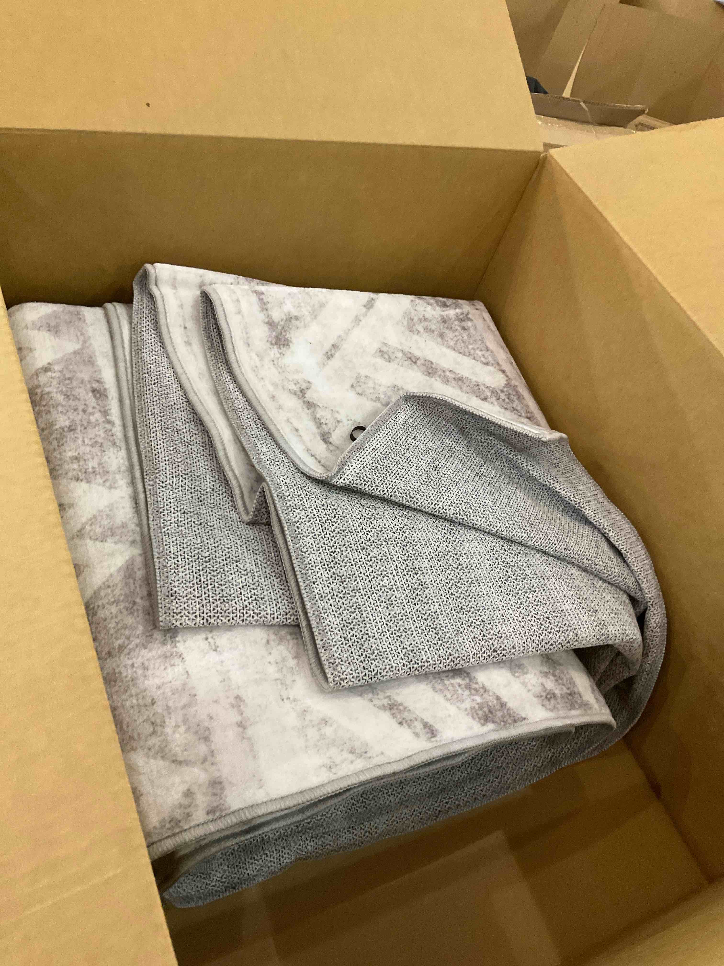https://s3.amazonaws.com/lotting-images-prod/BargainHunt/EXS01286378_1712583823727.jpeg