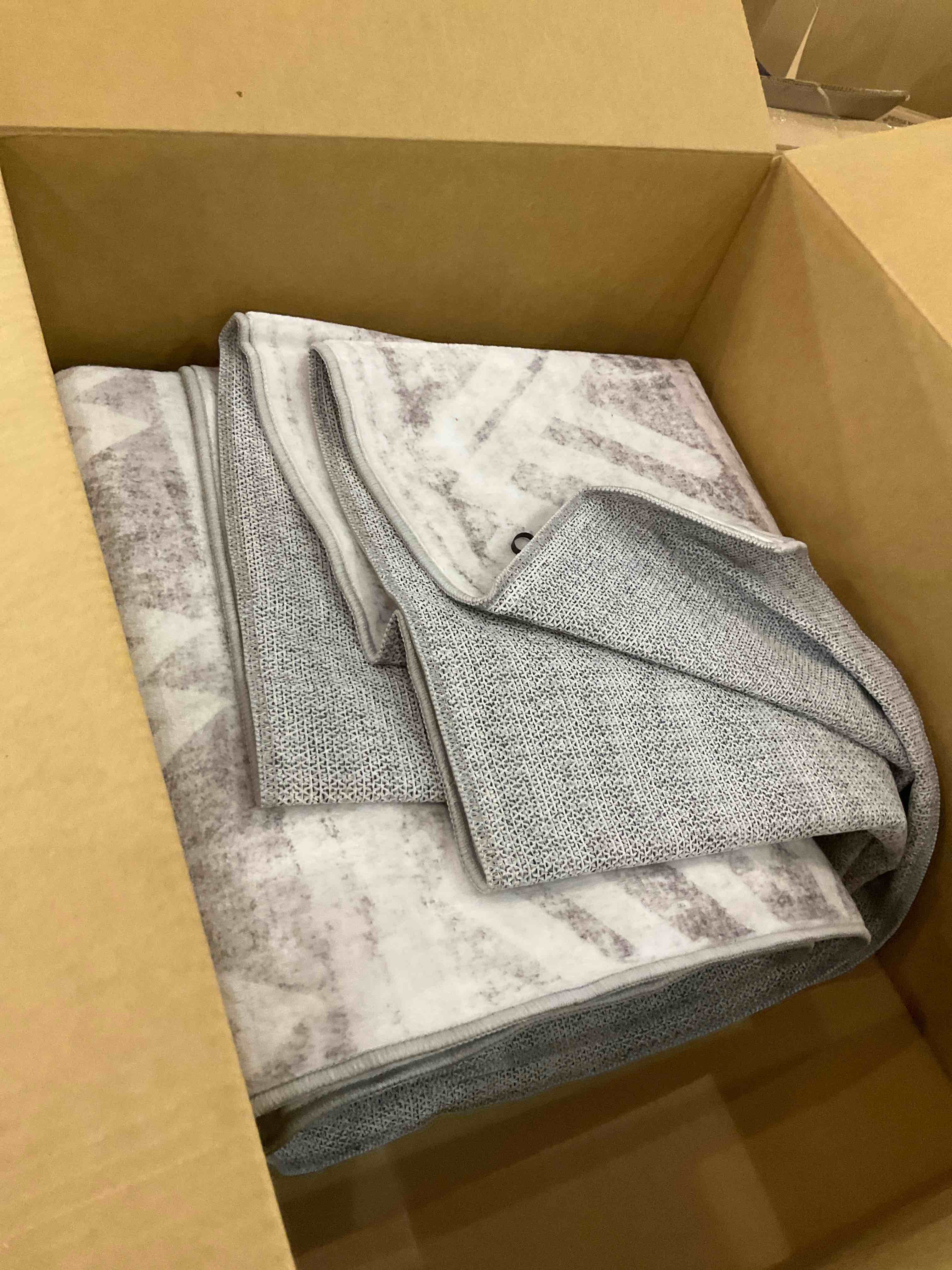 https://s3.amazonaws.com/lotting-images-prod/BargainHunt/EXS01286378_1712583824885.jpeg
