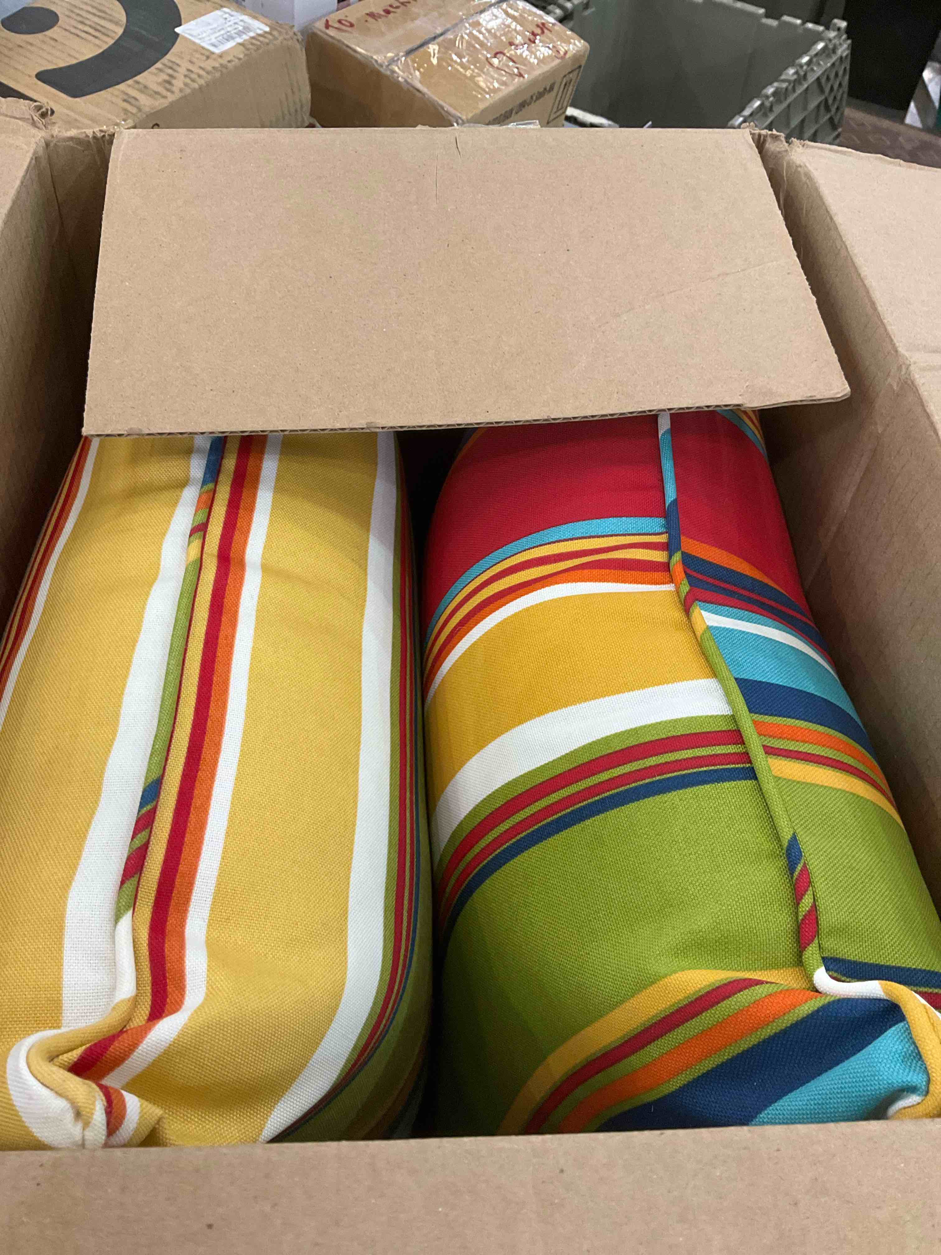 https://s3.amazonaws.com/lotting-images-prod/BargainHunt/EXS01286408_1712588140934.jpeg