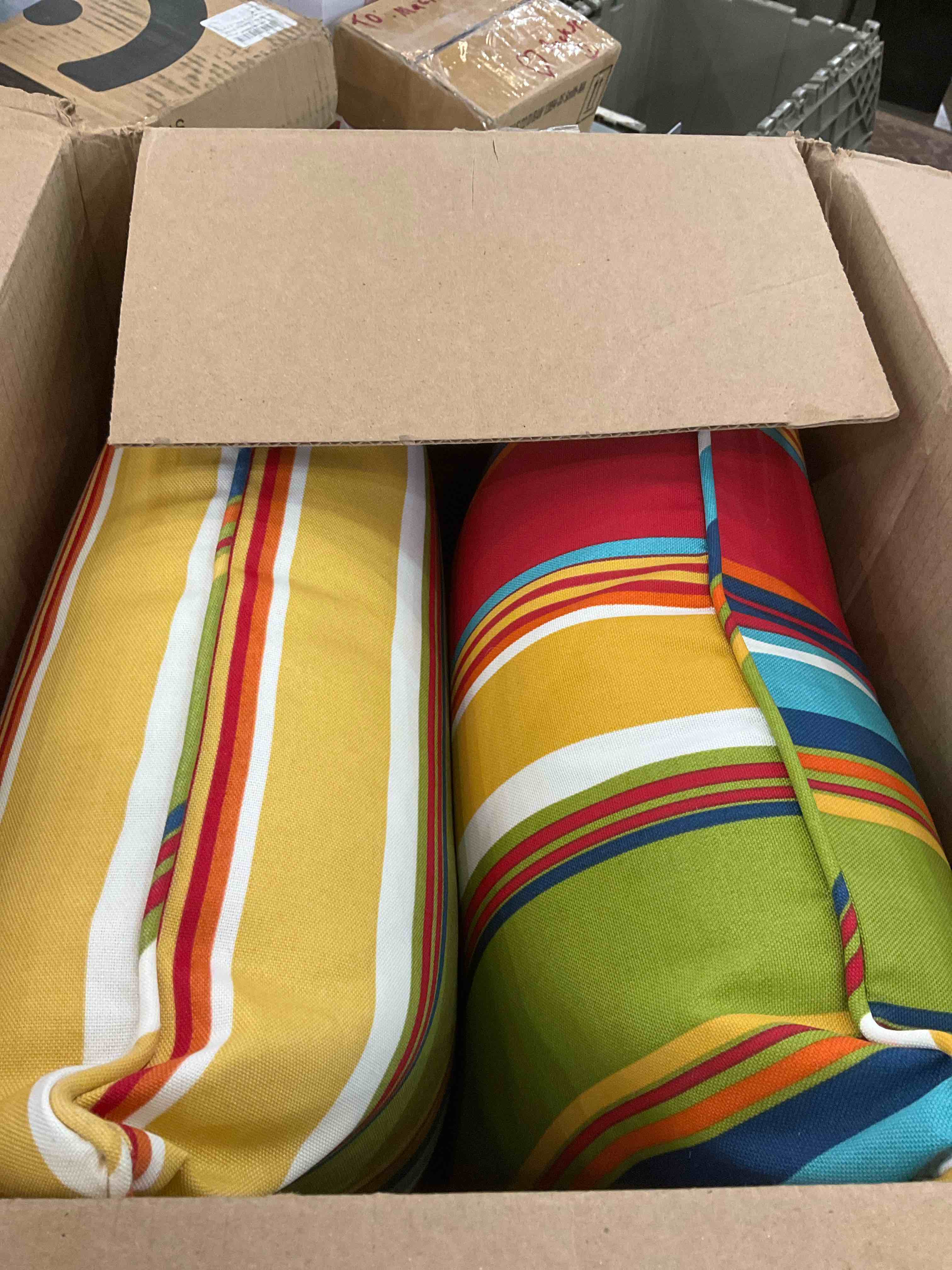 https://s3.amazonaws.com/lotting-images-prod/BargainHunt/EXS01286408_1712588141886.jpeg