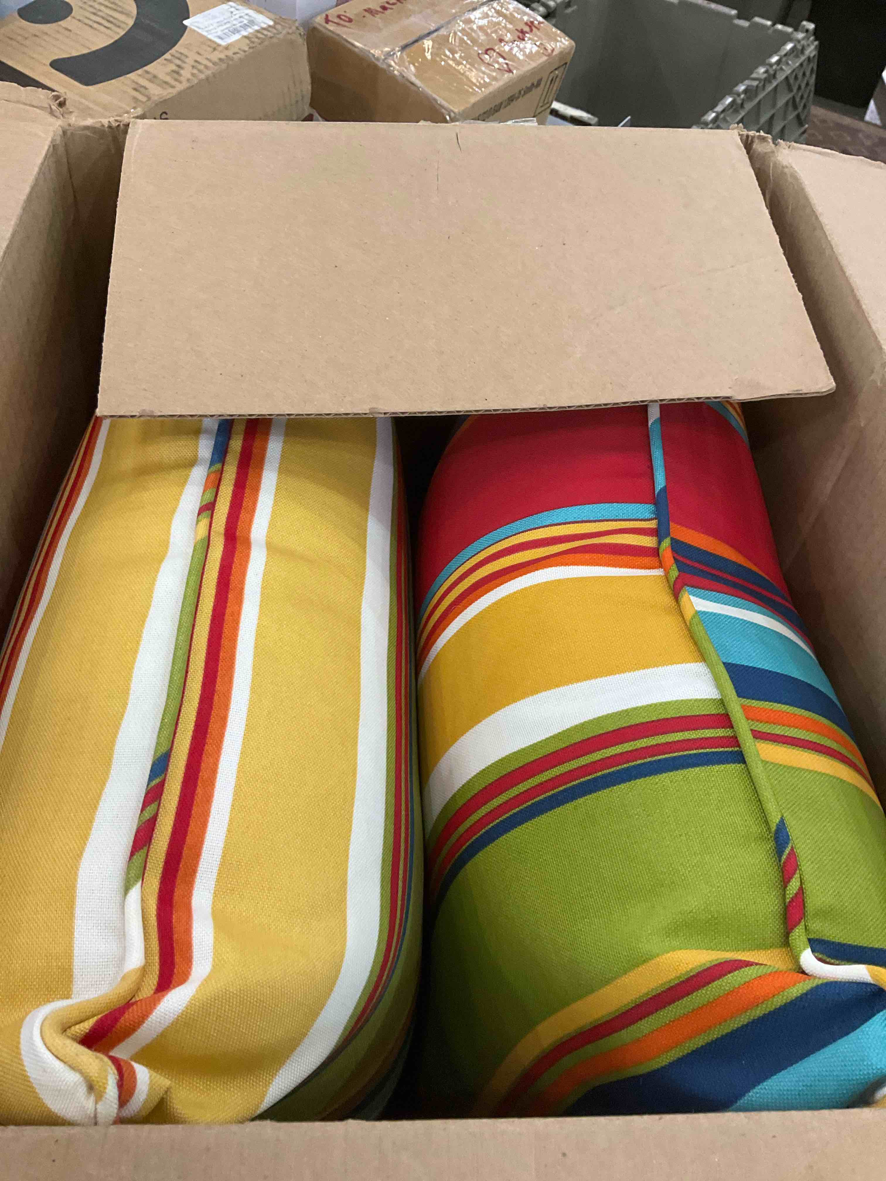 https://s3.amazonaws.com/lotting-images-prod/BargainHunt/EXS01286408_1712588143012.jpeg