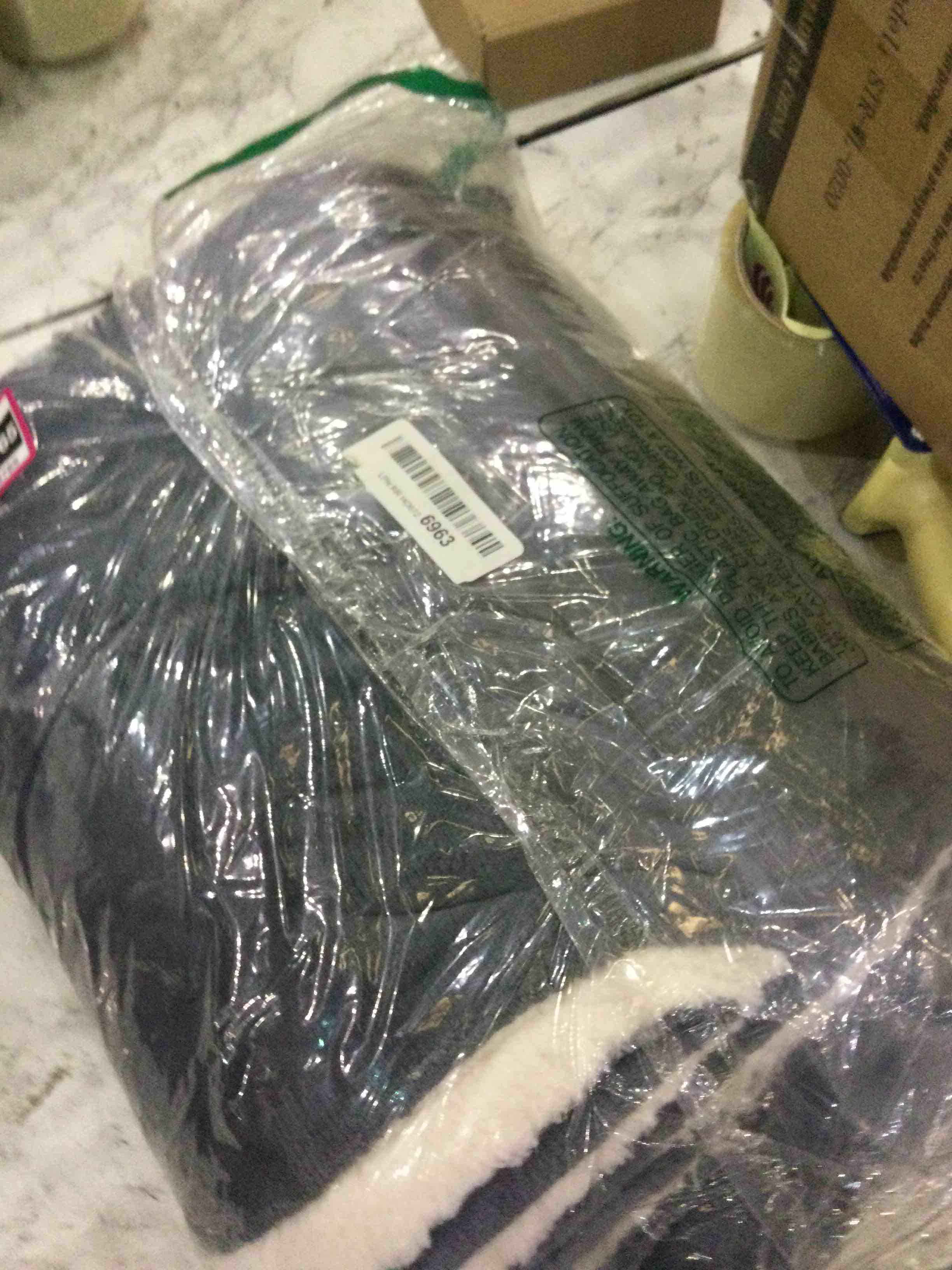 https://s3.amazonaws.com/lotting-images-prod/BargainHunt/EXS01286765_1712683777097.jpeg
