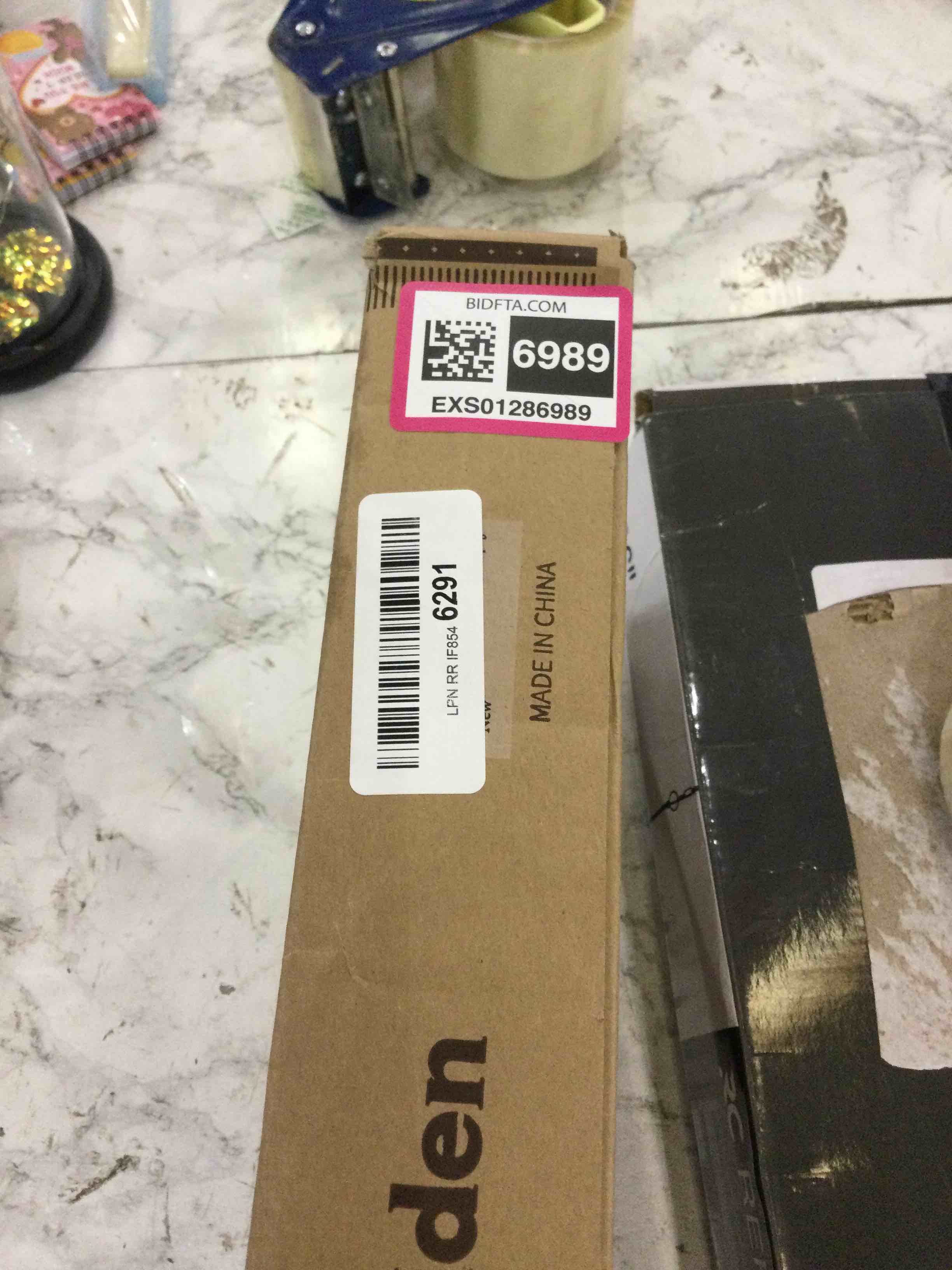 https://s3.amazonaws.com/lotting-images-prod/BargainHunt/EXS01286989_1712764516018.jpeg