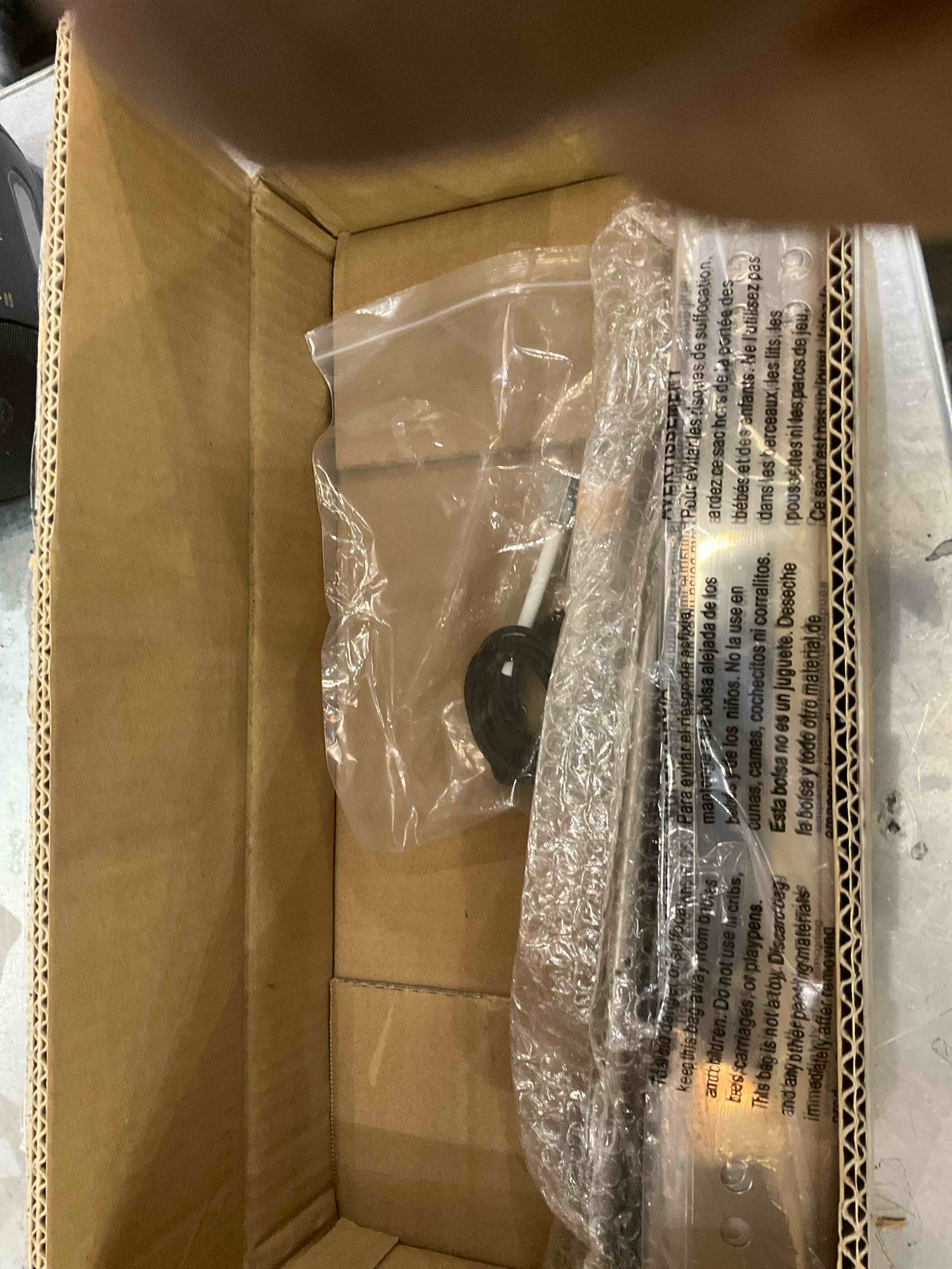 https://s3.amazonaws.com/lotting-images-prod/BargainHunt/EXS01287032_1712069376431.jpeg