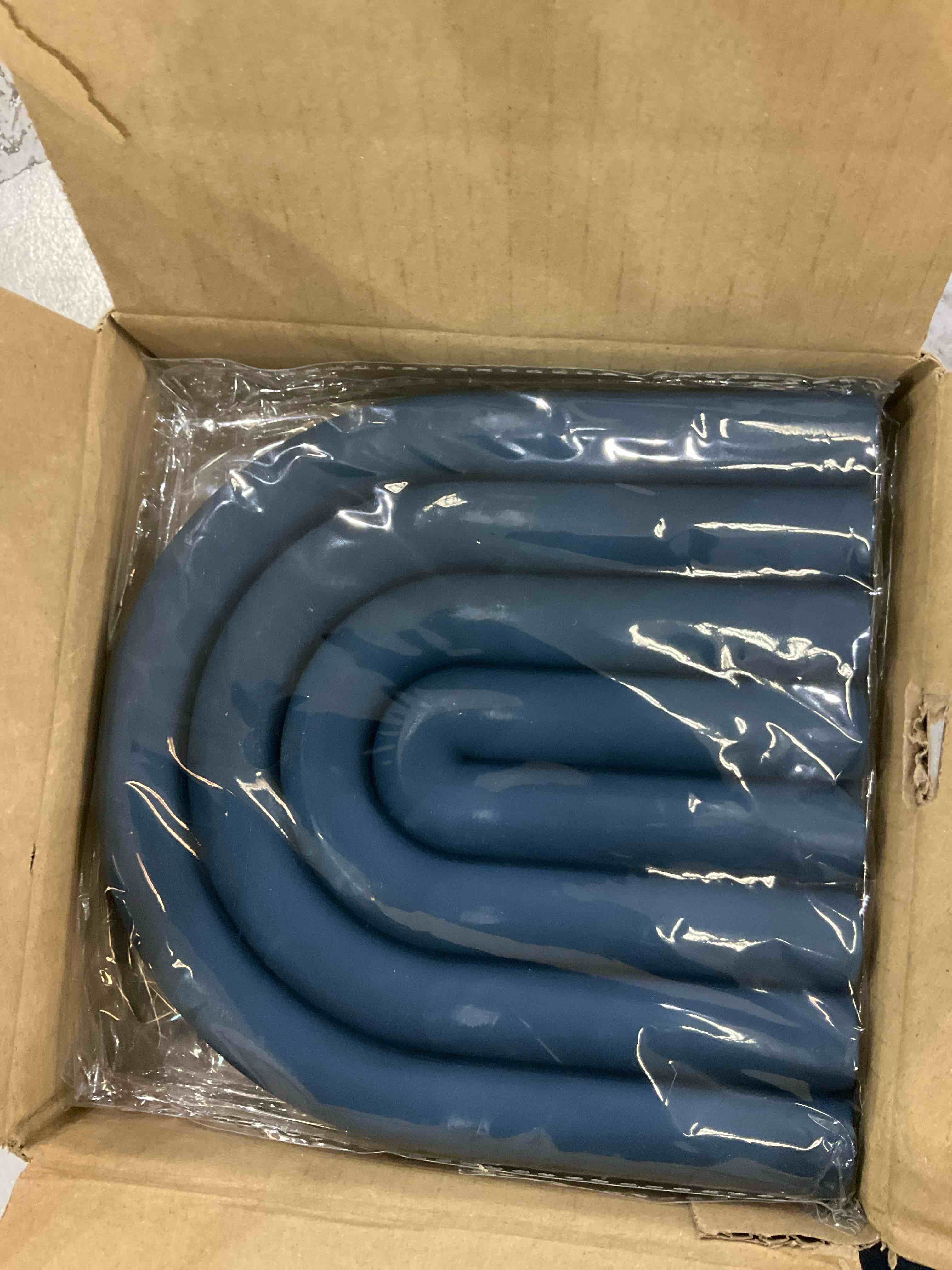 https://s3.amazonaws.com/lotting-images-prod/BargainHunt/EXS01287037_1712070852060.jpeg