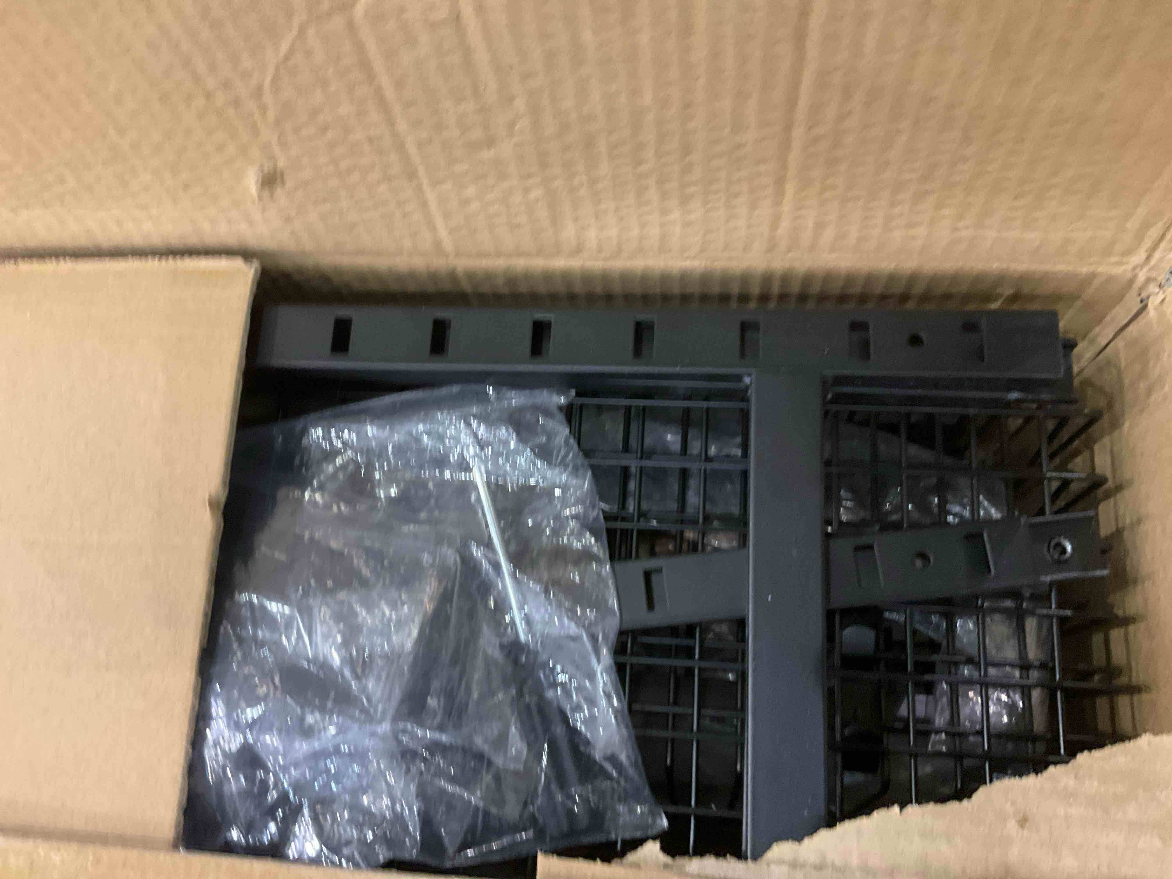 https://s3.amazonaws.com/lotting-images-prod/BargainHunt/EXS01287138_1713962292097.jpeg