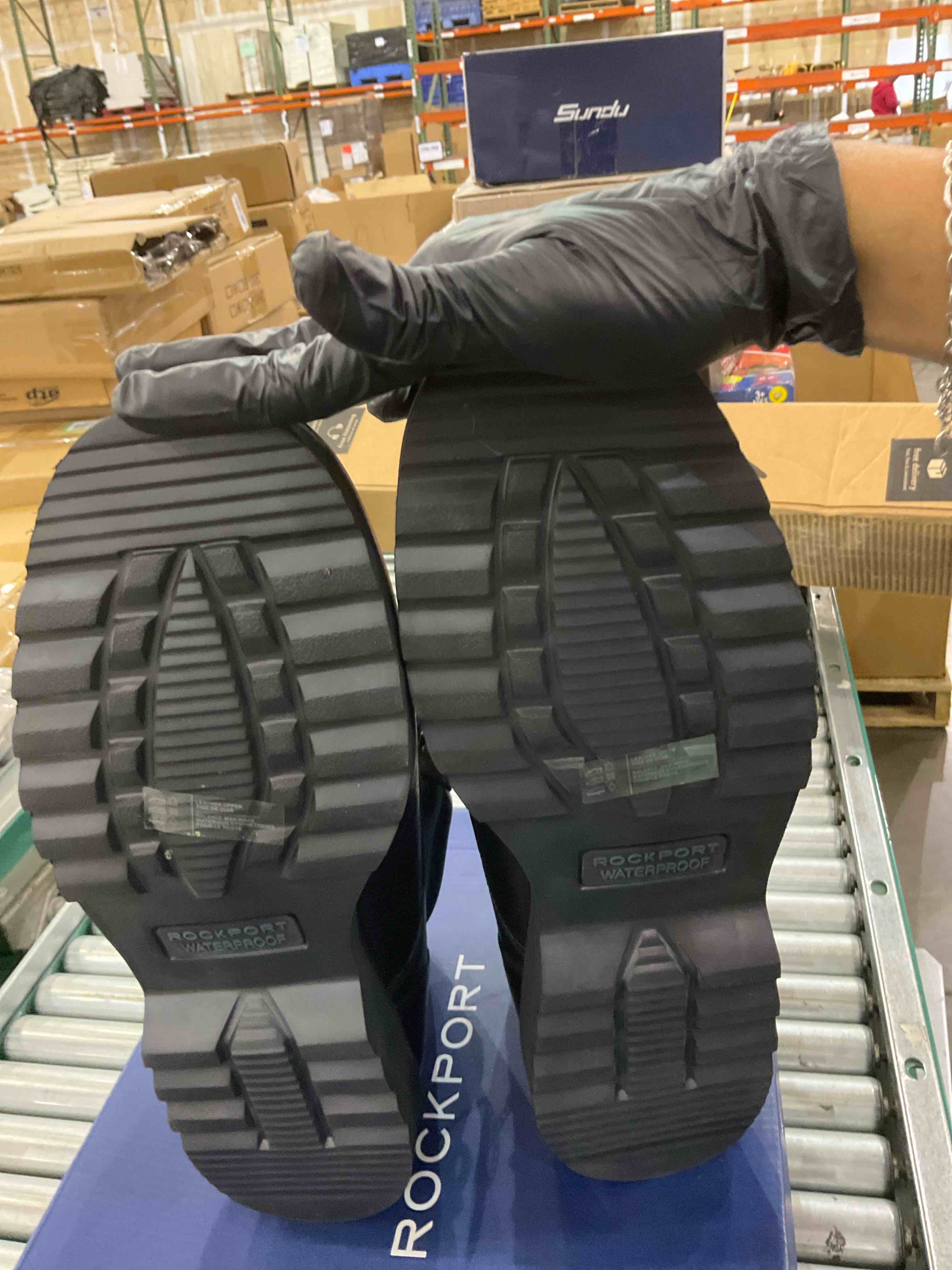 https://s3.amazonaws.com/lotting-images-prod/BargainHunt/EXS01287150_1713966367162.jpeg