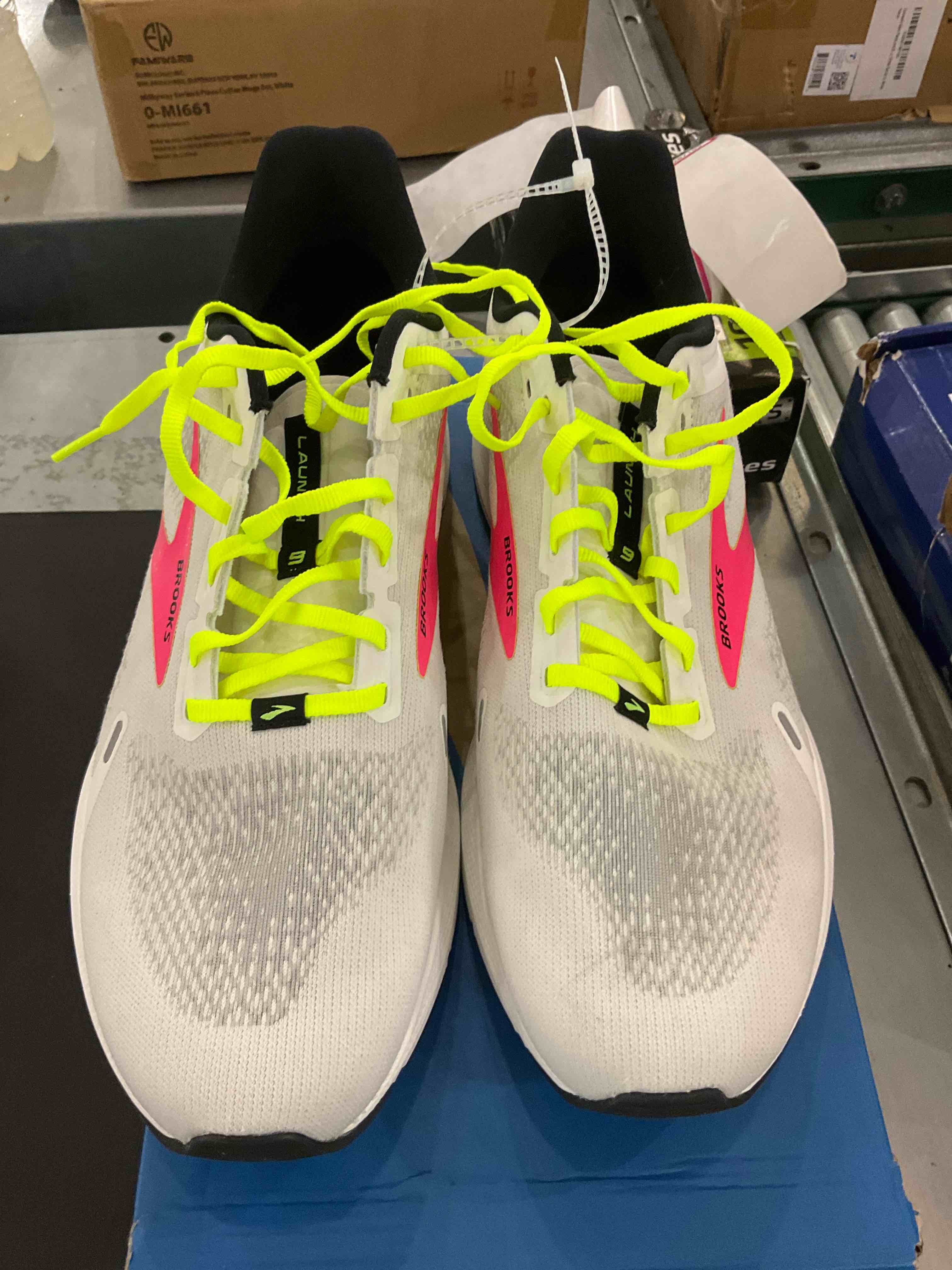 https://s3.amazonaws.com/lotting-images-prod/BargainHunt/EXS01287152_1713968087788.jpeg