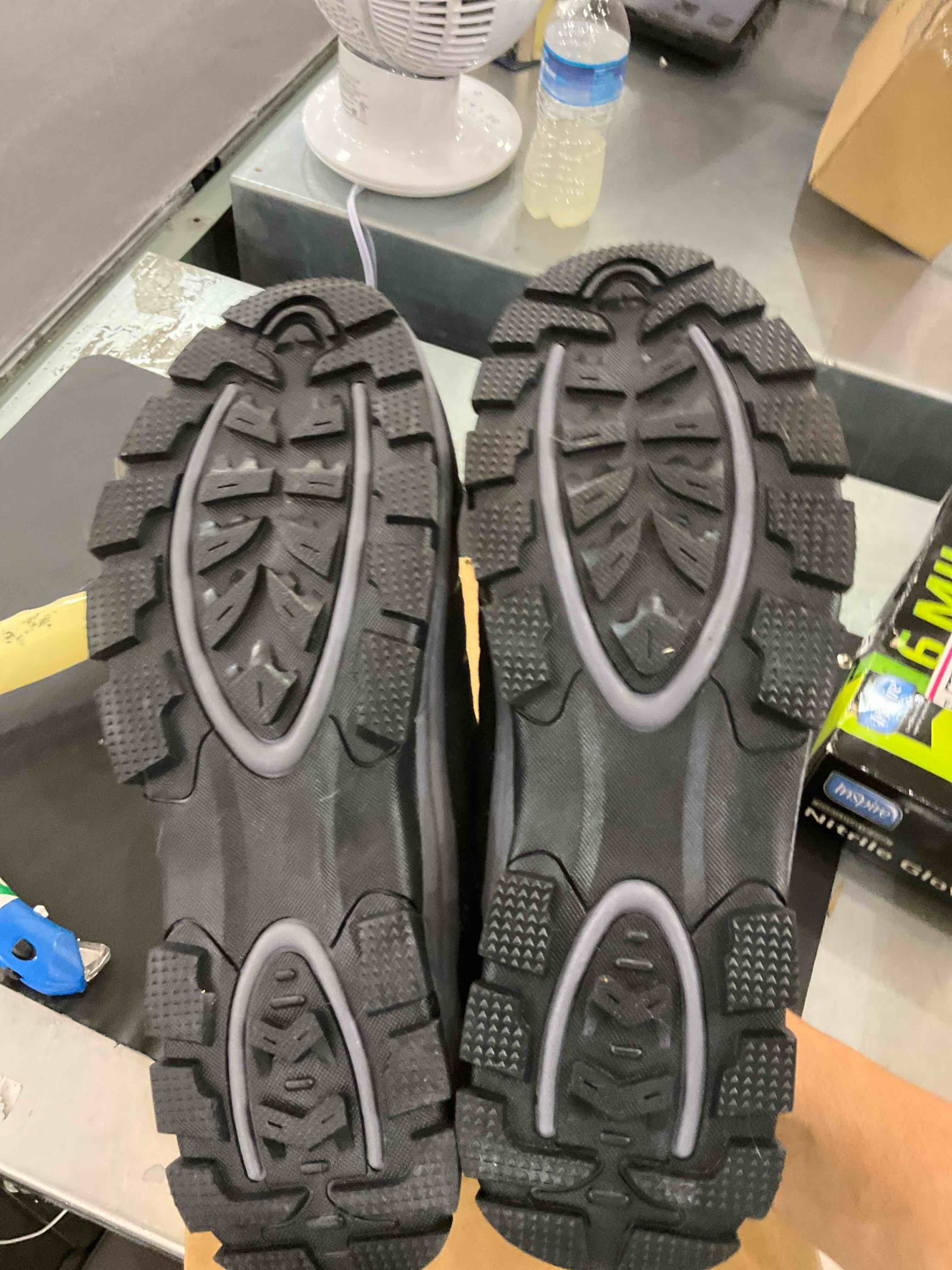 https://s3.amazonaws.com/lotting-images-prod/BargainHunt/EXS01287156_1713970753805.jpeg