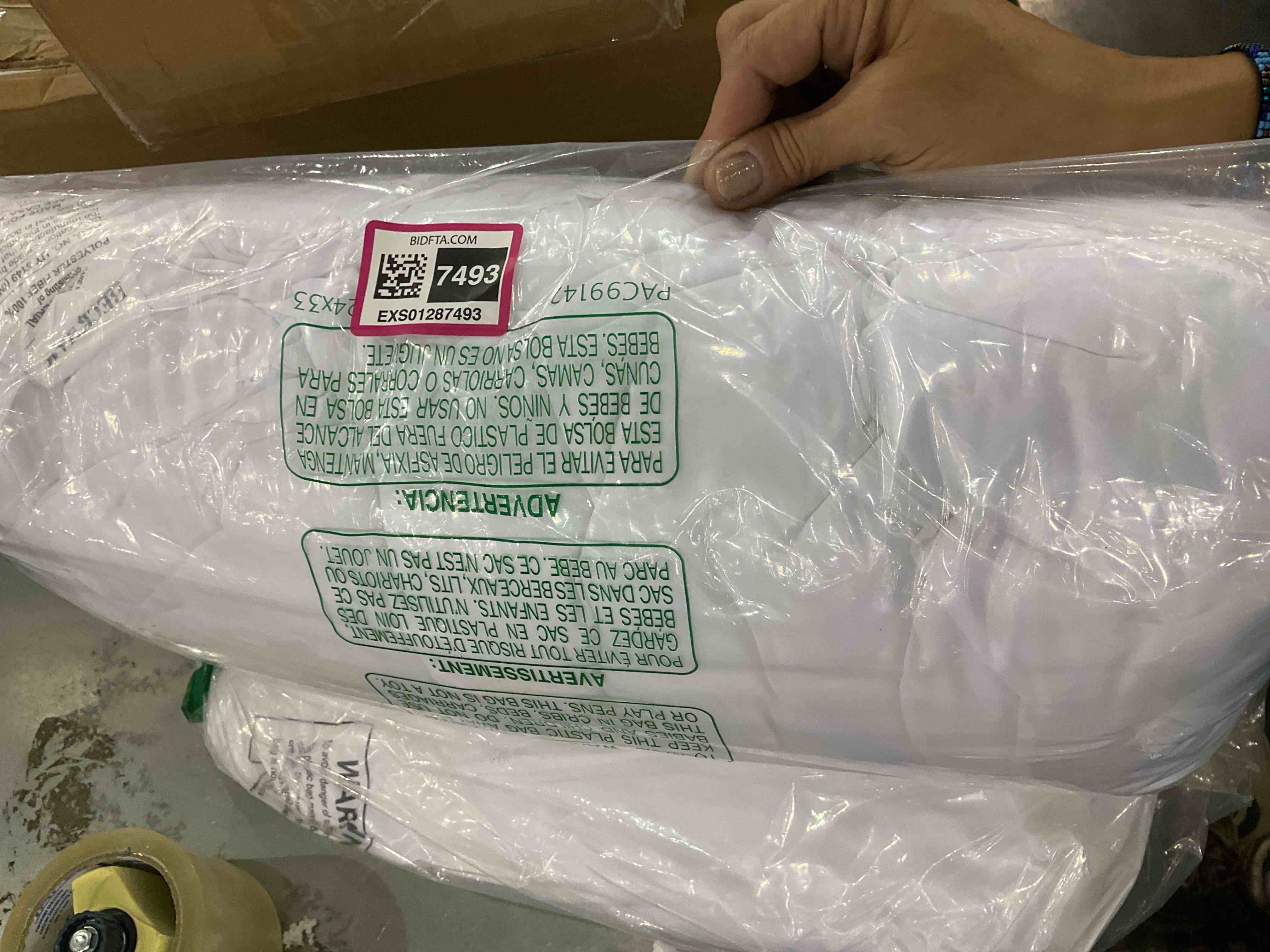 Beckham Hotel Collection Bed Pillows Standard / Queen Size Set of 2 - Microfiber Pillow for Back, Stomach or Side Sleepers