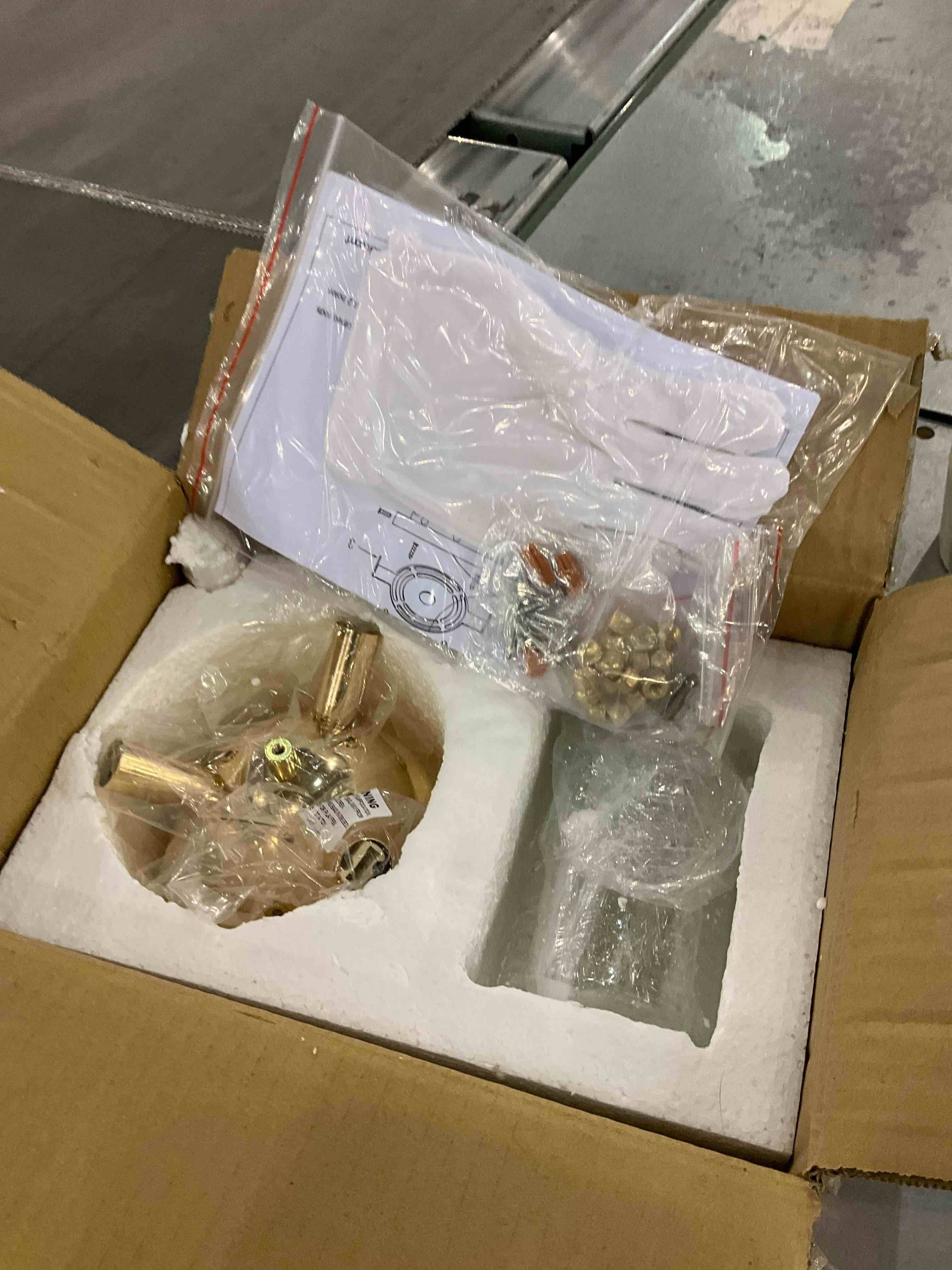 https://s3.amazonaws.com/lotting-images-prod/BargainHunt/EXS01287502_1712834849392.jpeg